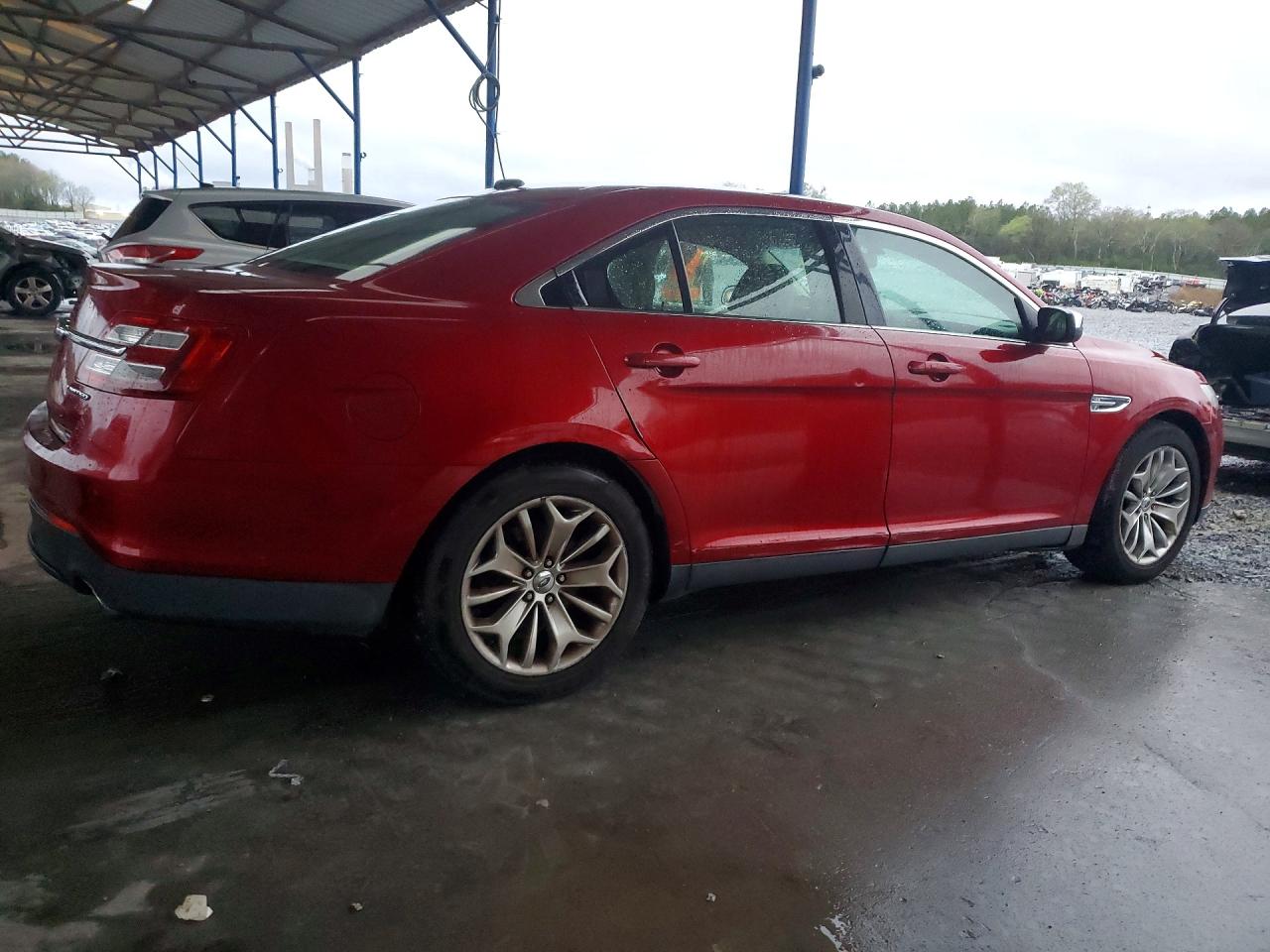 2013 Ford Taurus Красный vin: 1FAHP2F81DG112302