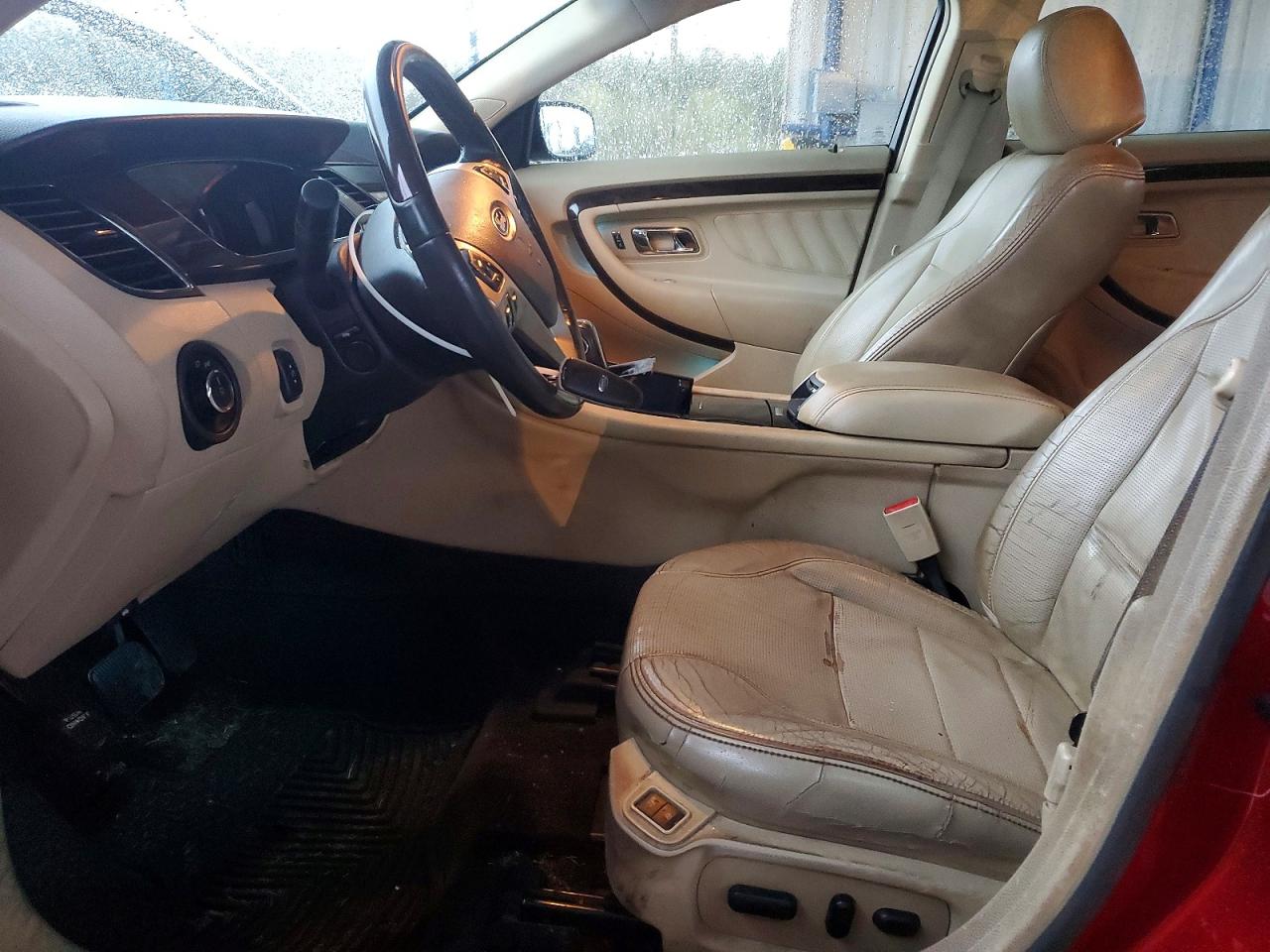2013 Ford Taurus Красный vin: 1FAHP2F81DG112302