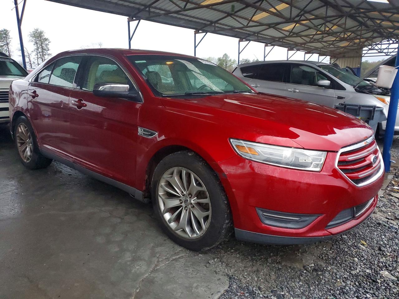 2013 Ford Taurus Красный vin: 1FAHP2F81DG112302