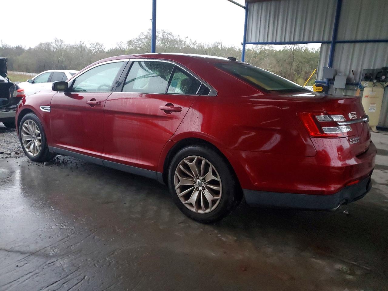 2013 Ford Taurus Красный vin: 1FAHP2F81DG112302