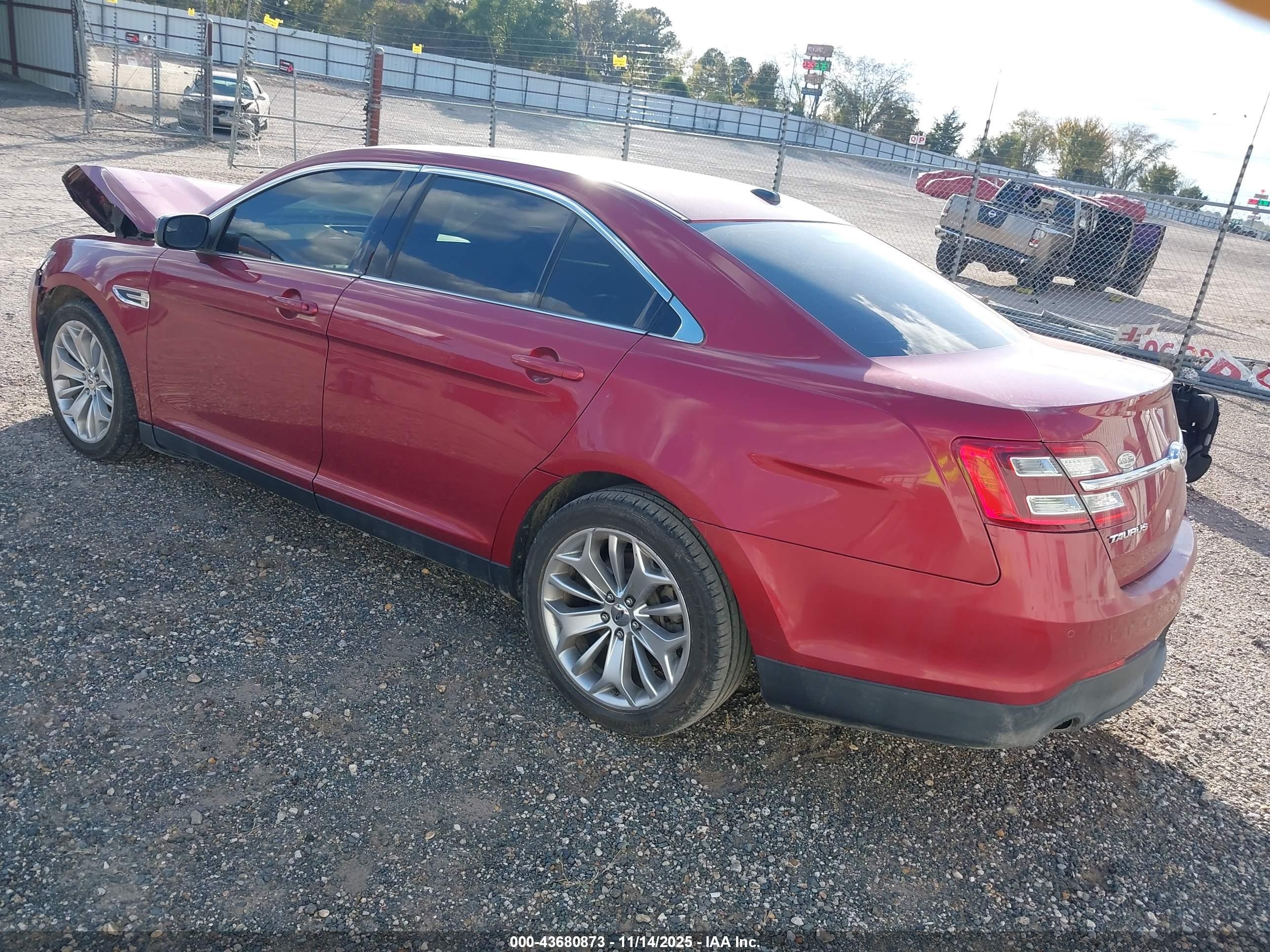 2014 Ford Taurus Limited Red vin: 1FAHP2F81EG101446