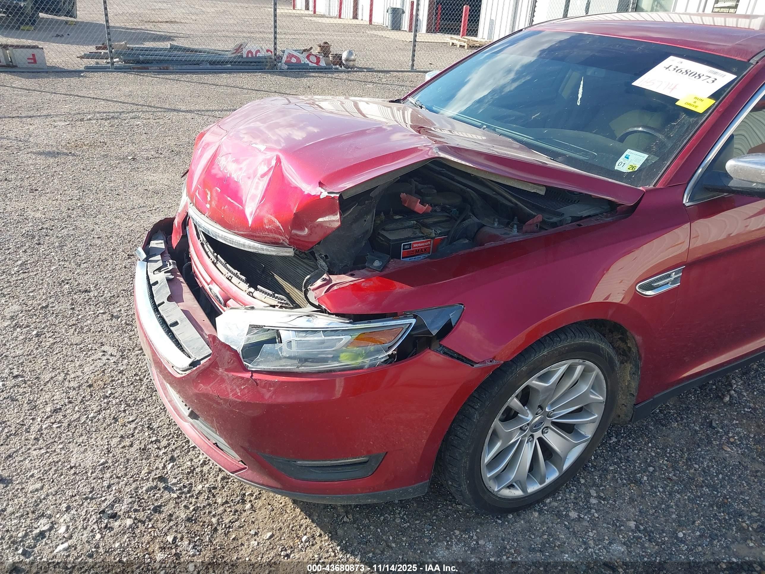 2014 Ford Taurus Limited Red vin: 1FAHP2F81EG101446