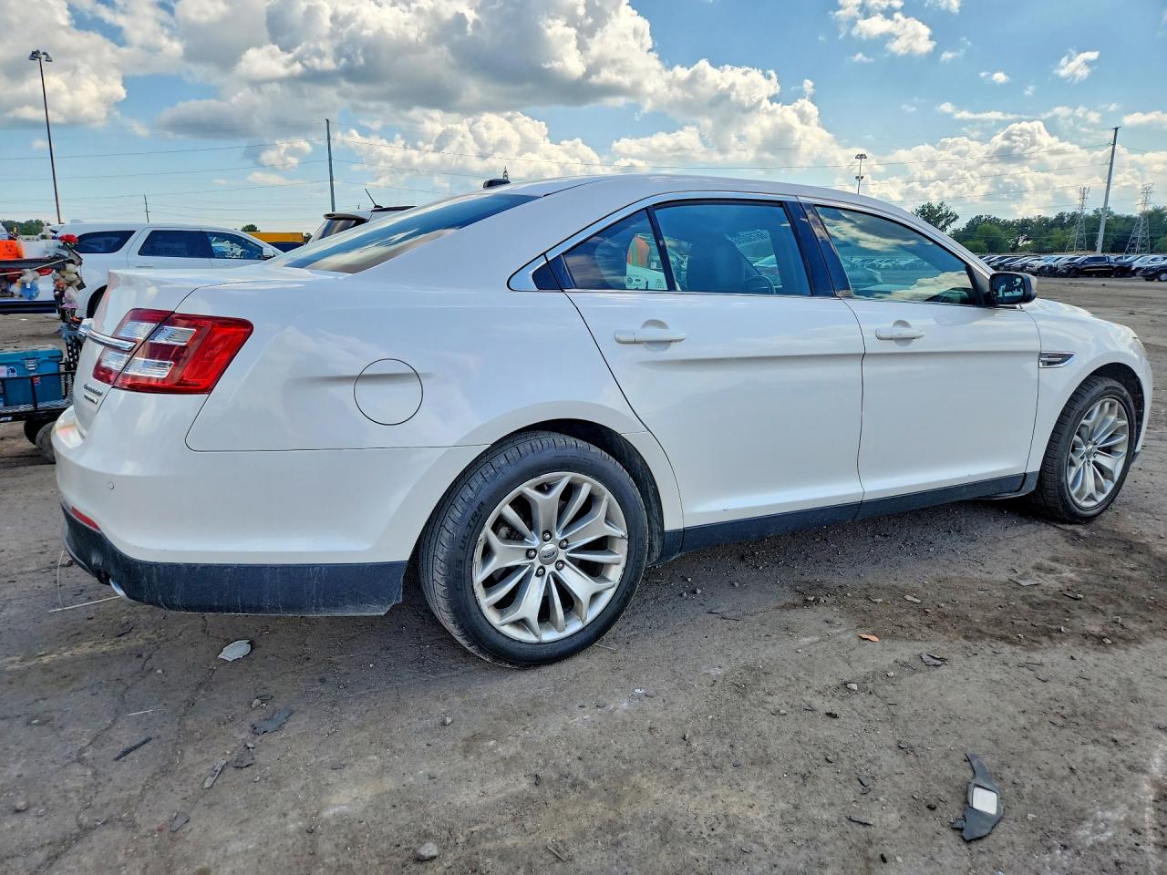 2014 Ford Taurus Limited White vin: 1FAHP2F81EG121339