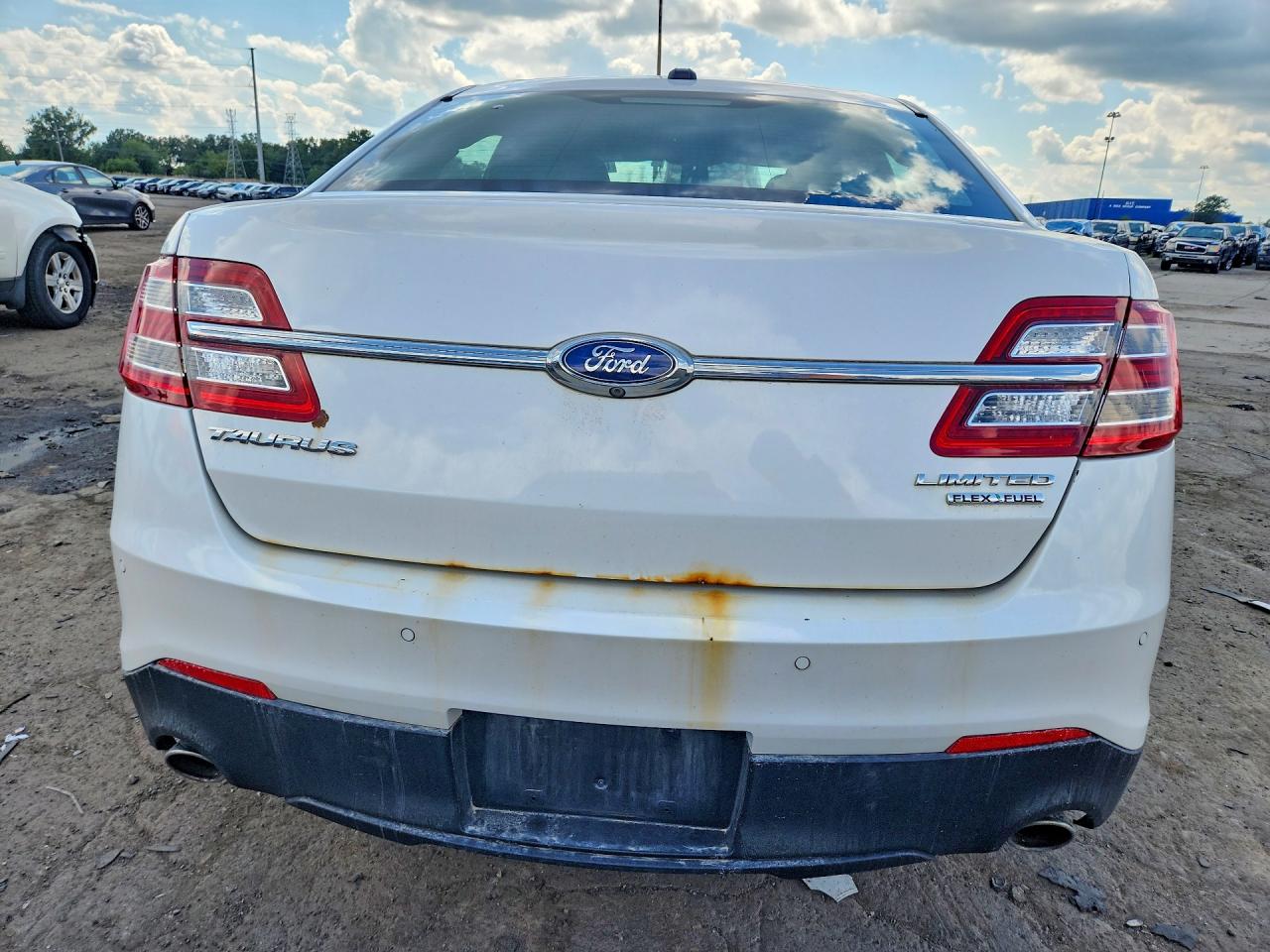2014 Ford Taurus Limited White vin: 1FAHP2F81EG121339