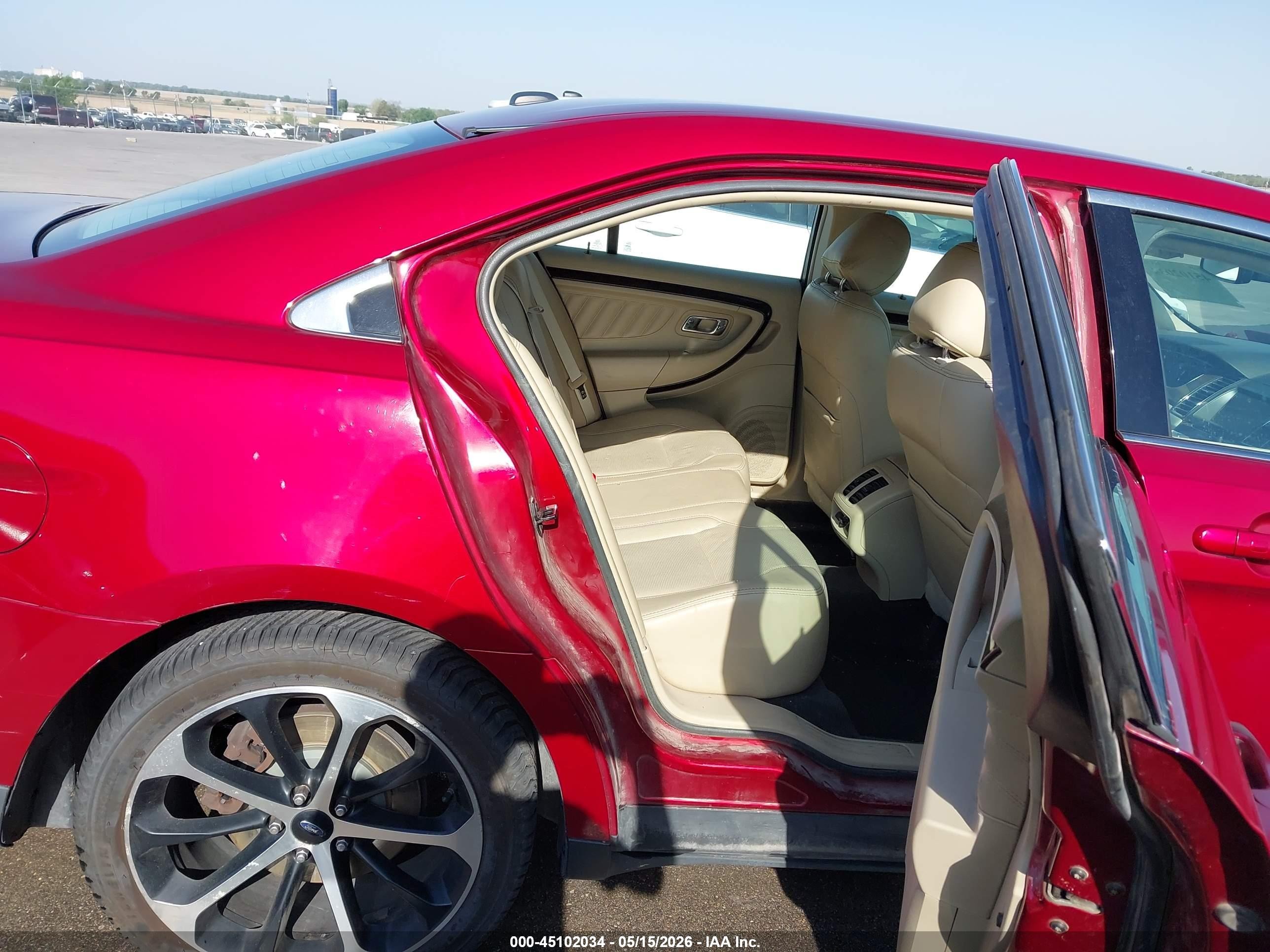 2015 Ford Taurus Limited Red vin: 1FAHP2F81FG101772