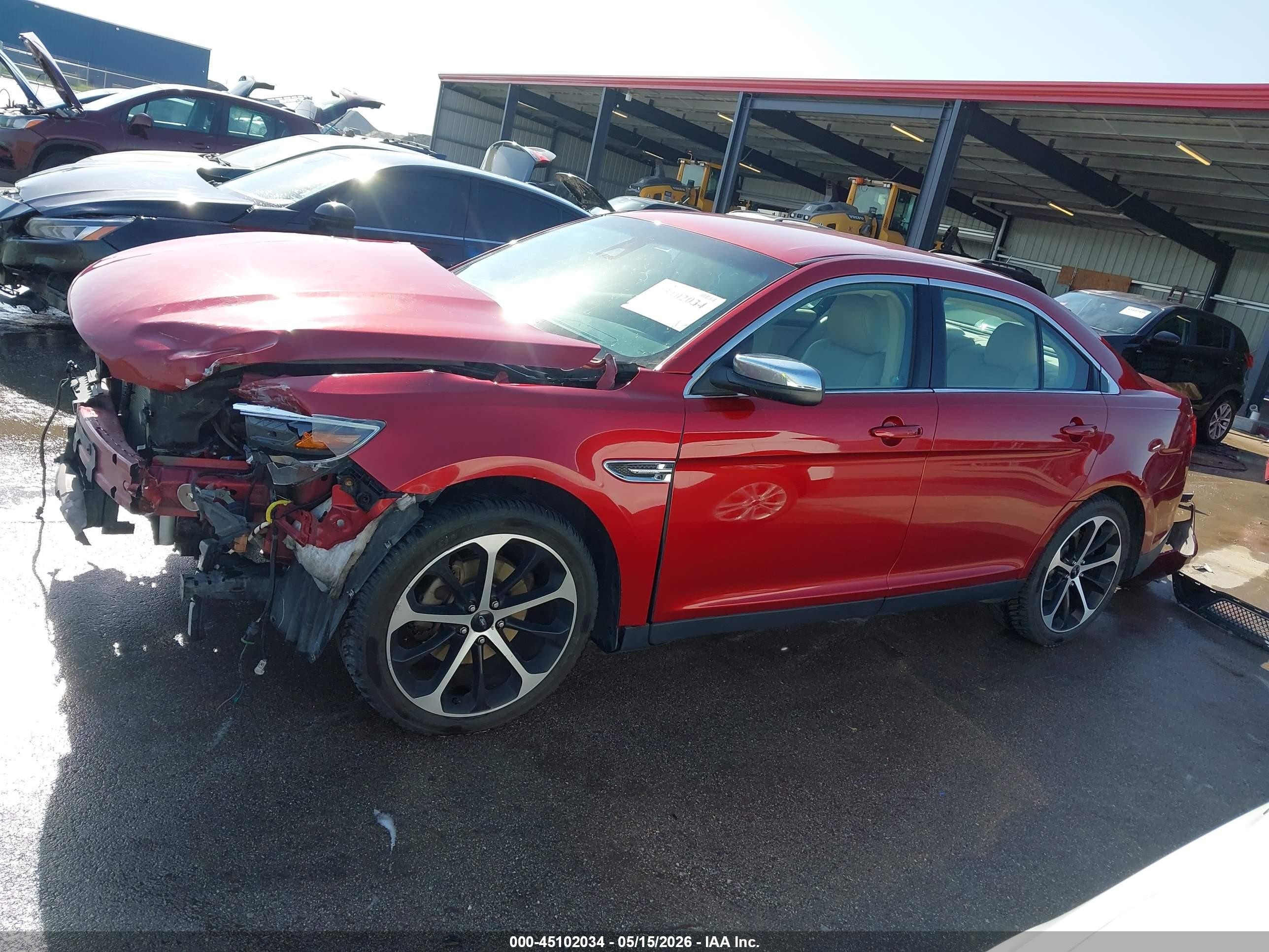 2015 Ford Taurus Limited Red vin: 1FAHP2F81FG101772