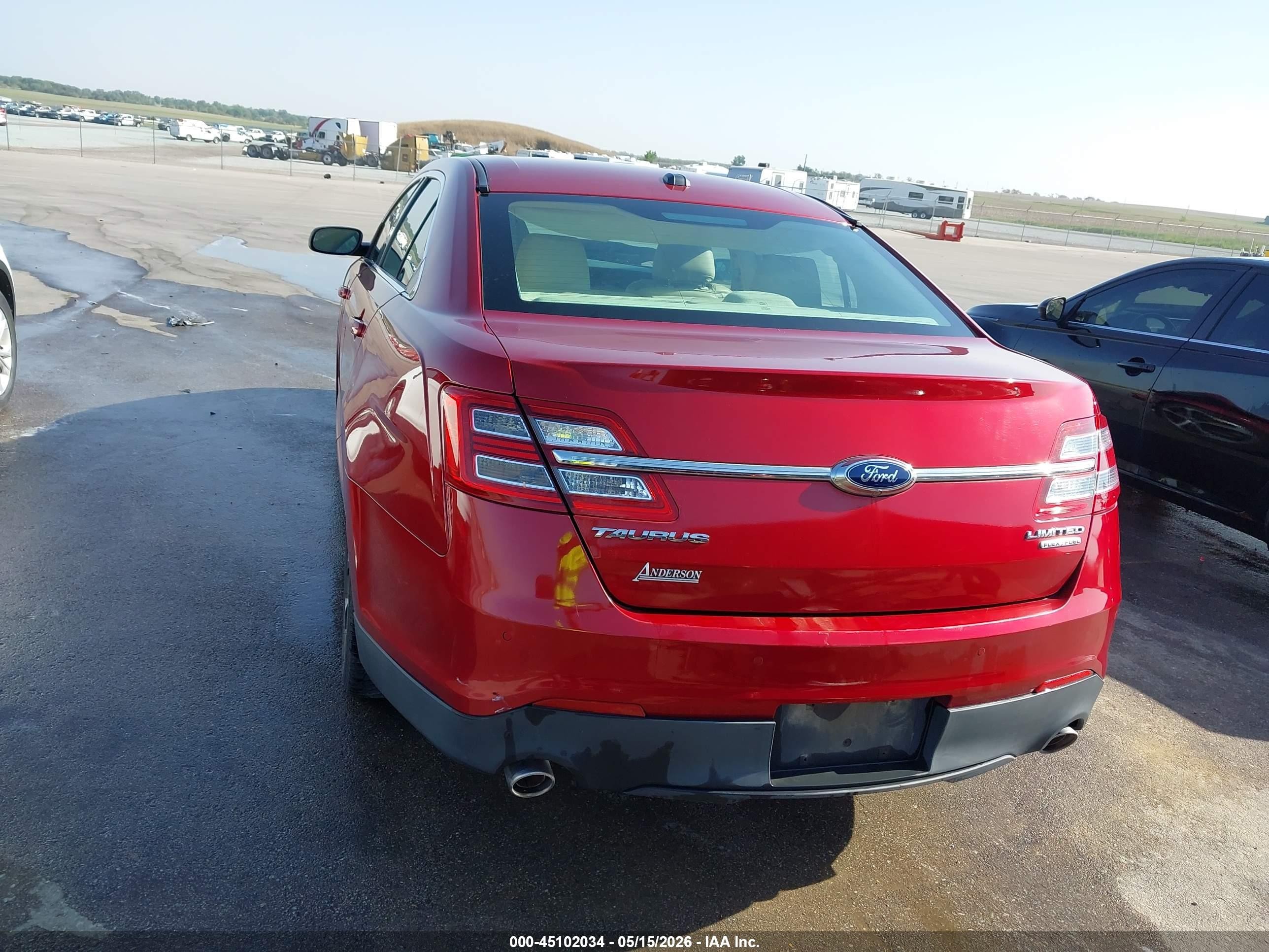 2015 Ford Taurus Limited Red vin: 1FAHP2F81FG101772