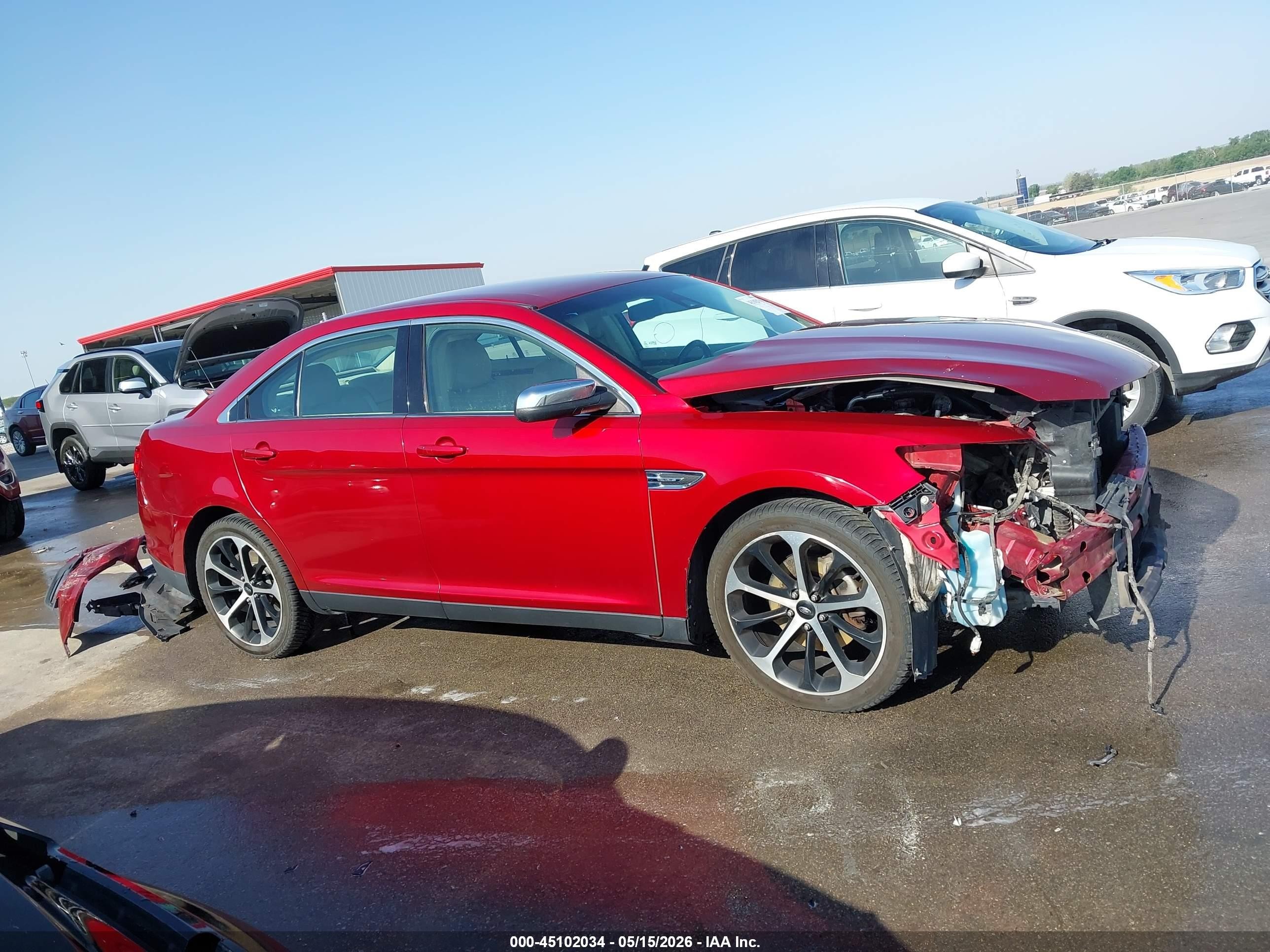 2015 Ford Taurus Limited Red vin: 1FAHP2F81FG101772