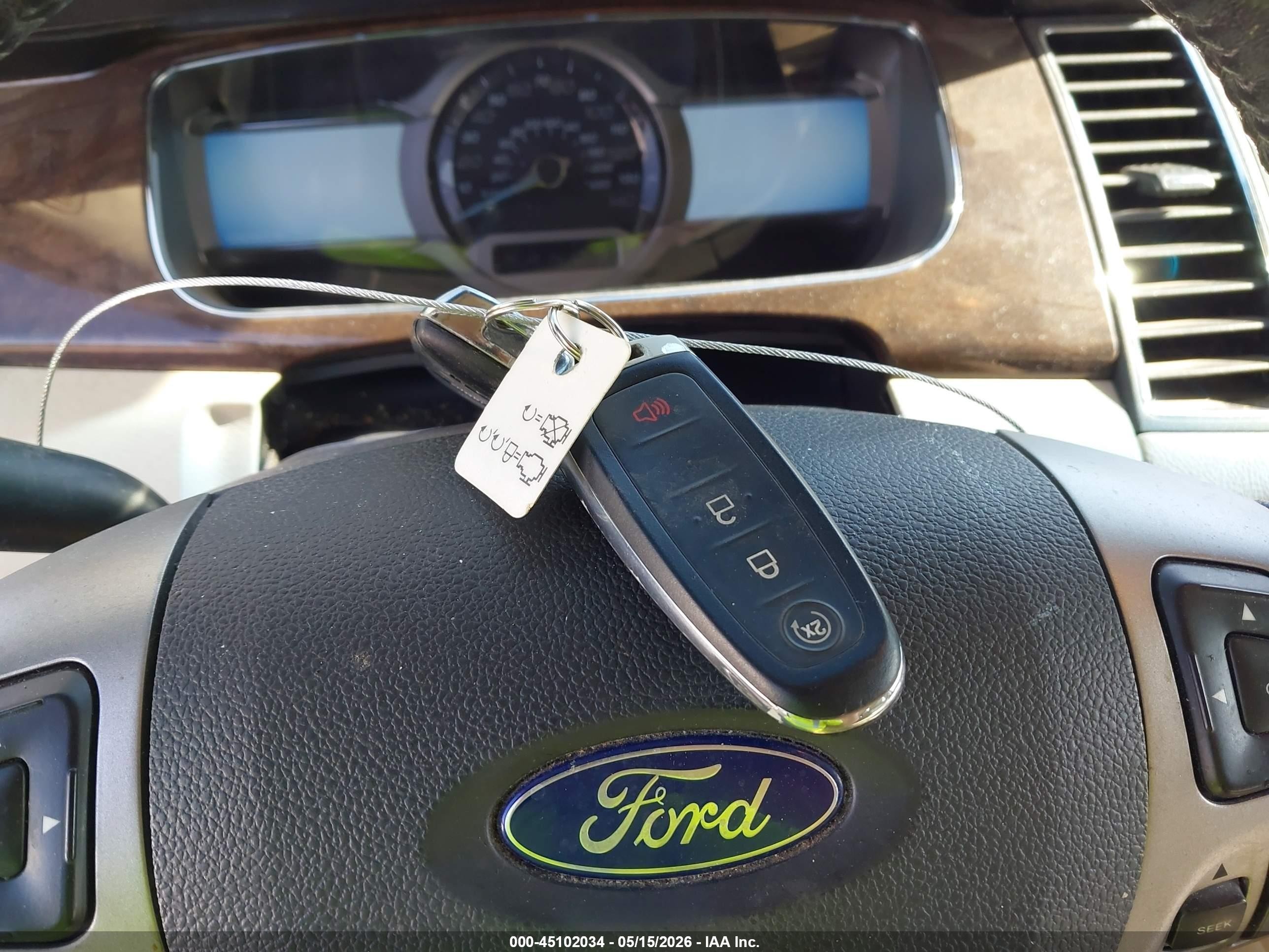 2015 Ford Taurus Limited Red vin: 1FAHP2F81FG101772