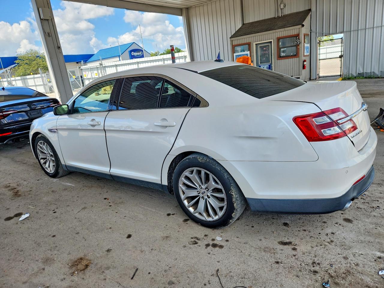 2015 Ford Taurus Limited White vin: 1FAHP2F81FG121035