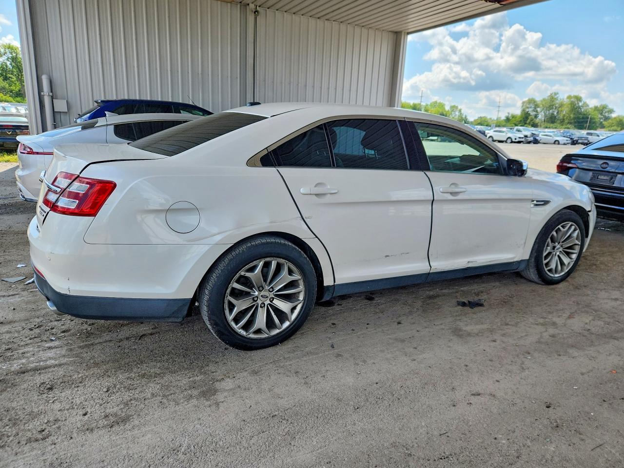 2015 Ford Taurus Limited White vin: 1FAHP2F81FG121035