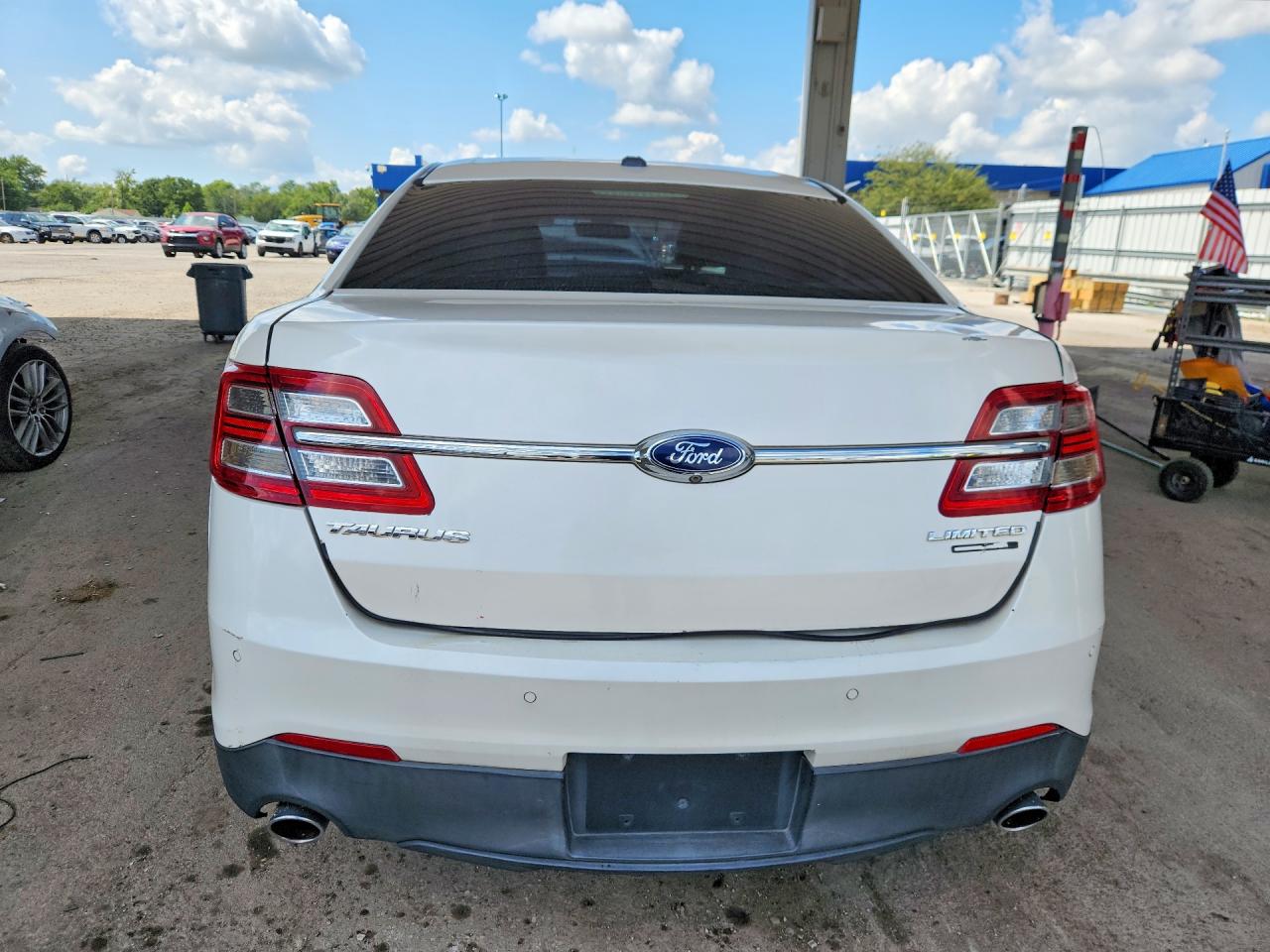 2015 Ford Taurus Limited White vin: 1FAHP2F81FG121035