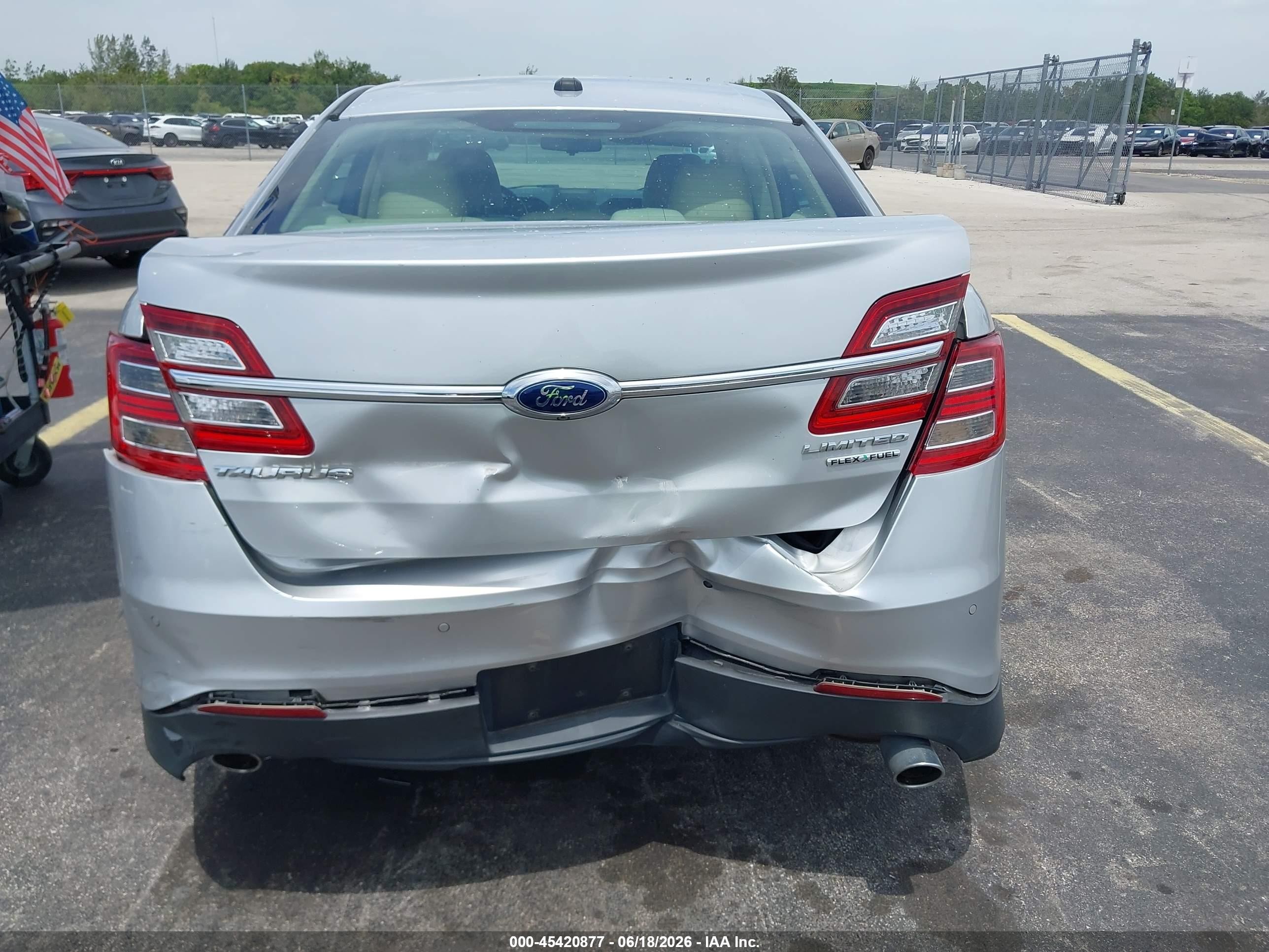 2015 Ford Taurus Limited Silver vin: 1FAHP2F81FG144282