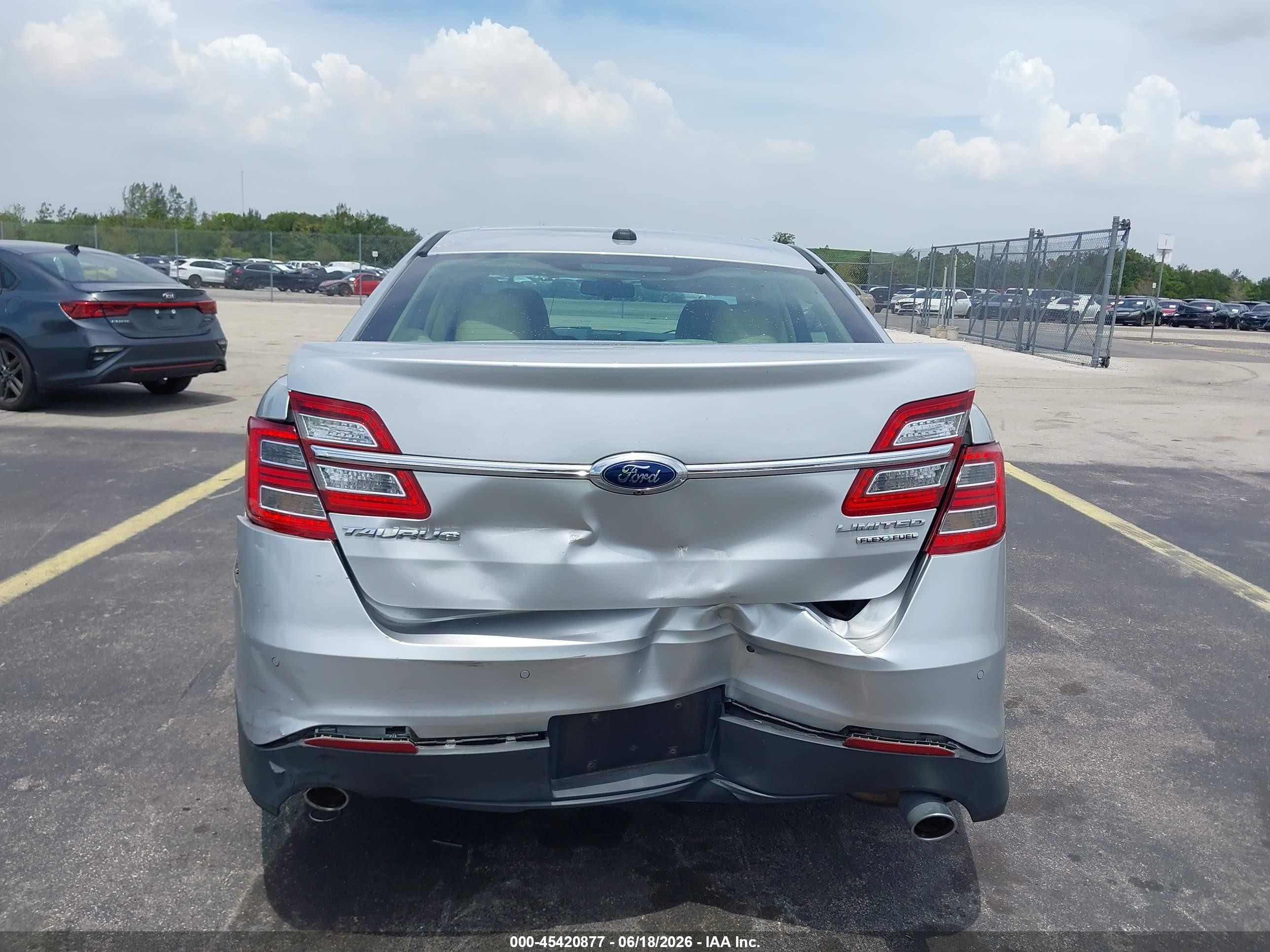 2015 Ford Taurus Limited Silver vin: 1FAHP2F81FG144282