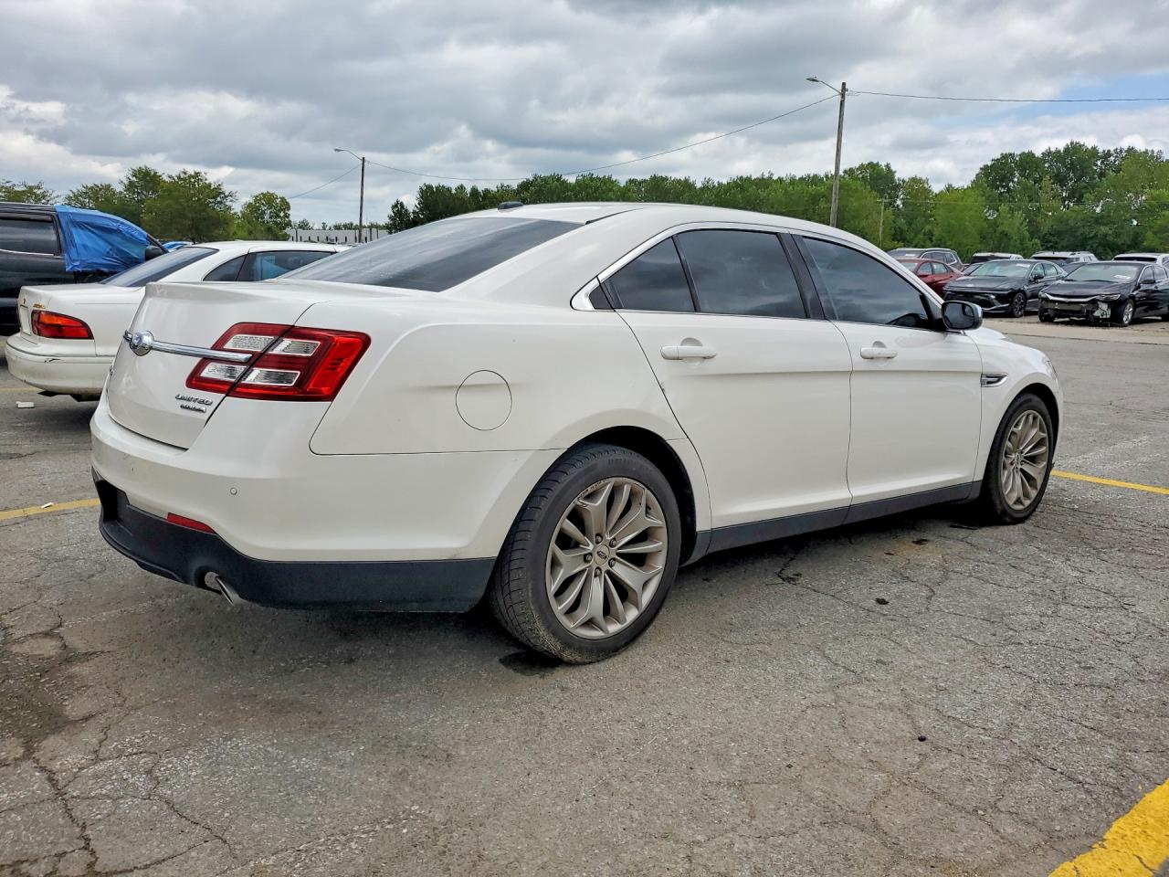 2015 Ford Taurus Limited White vin: 1FAHP2F81FG170719