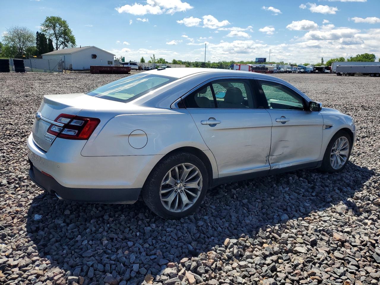2015 Ford Taurus Limited Серебряный vin: 1FAHP2F81FG171305