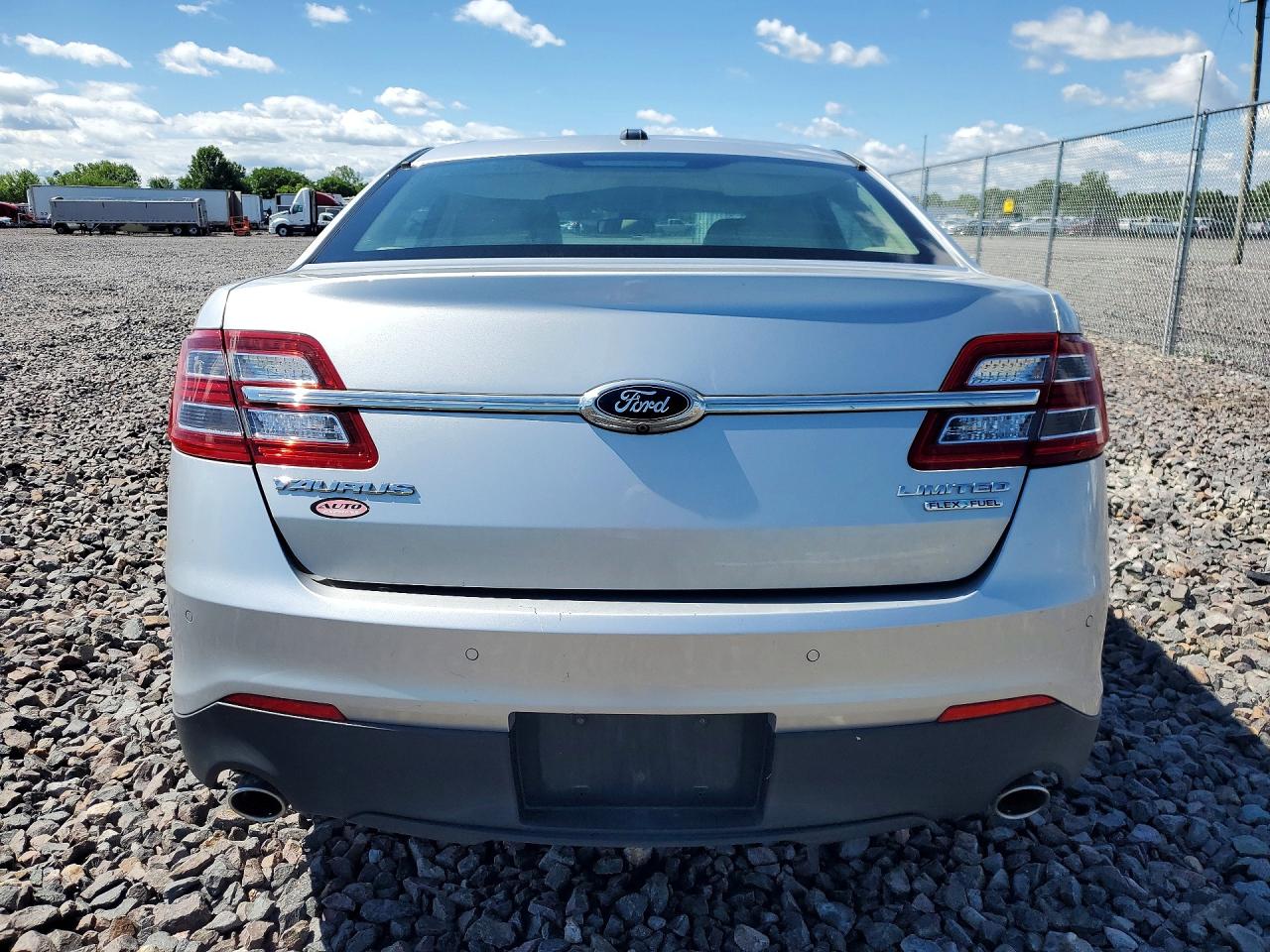2015 Ford Taurus Limited Серебряный vin: 1FAHP2F81FG171305