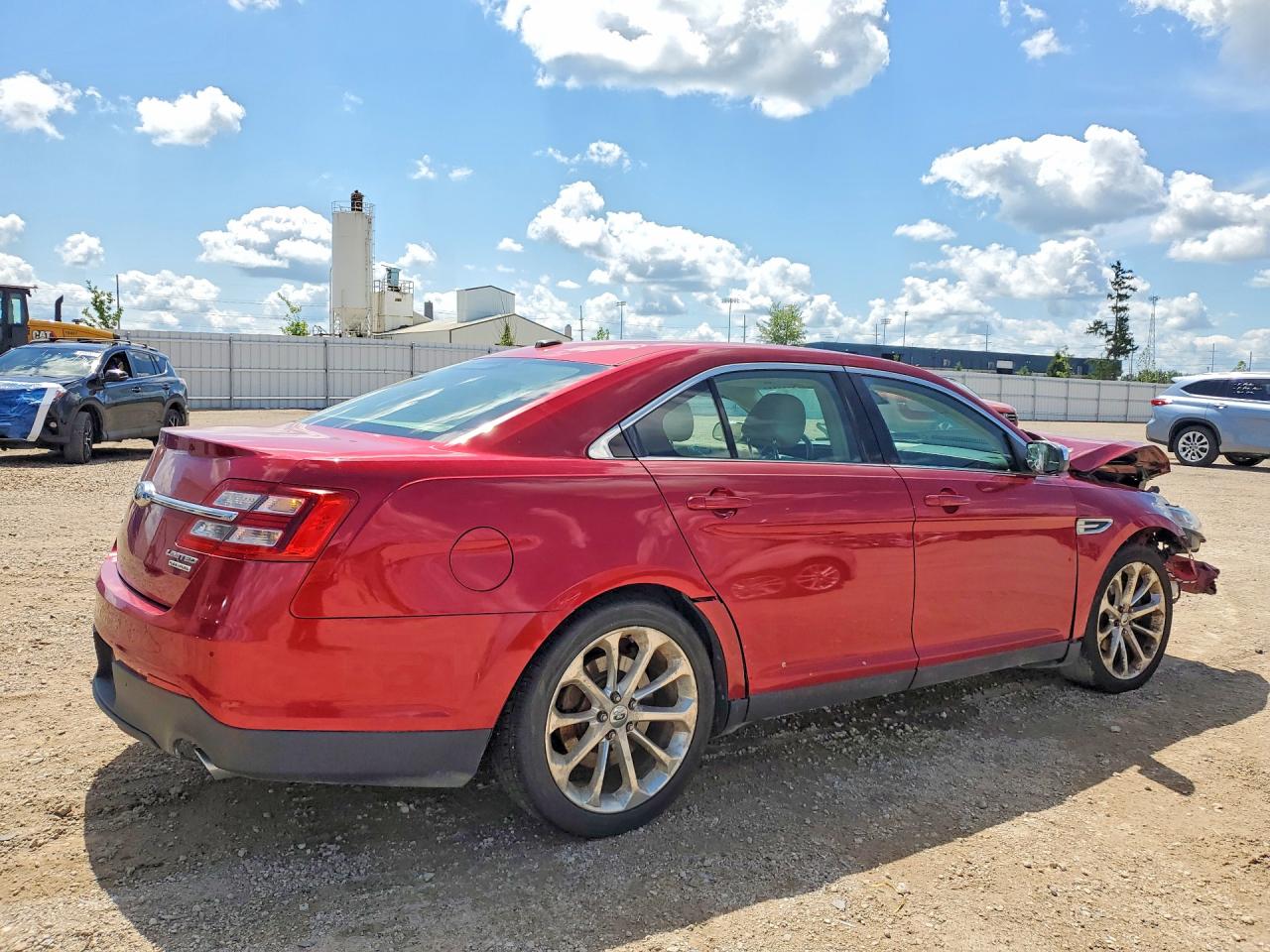 2013 Ford Taurus Limited Red vin: 1FAHP2F82DG153862