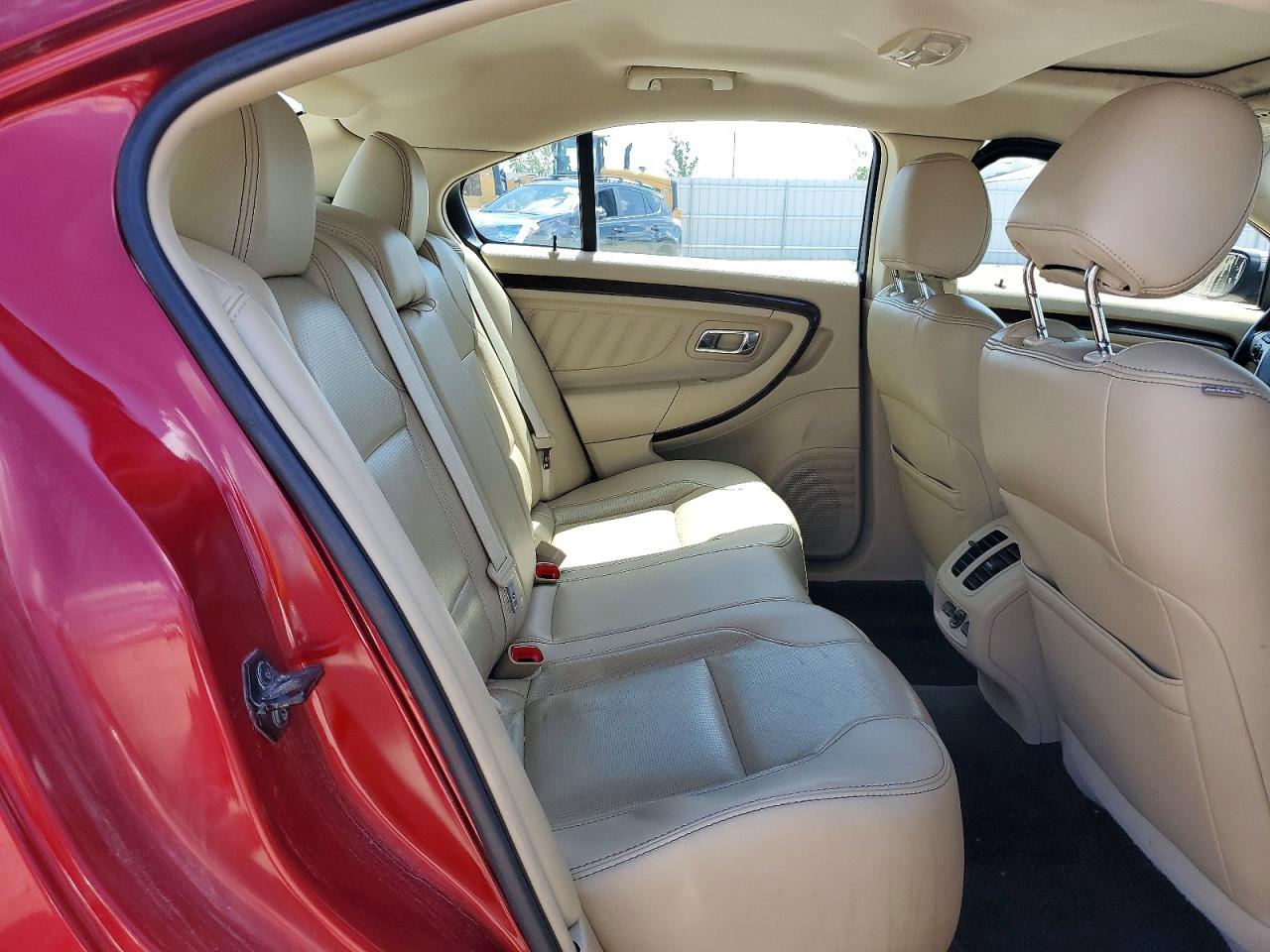 2013 Ford Taurus Limited Red vin: 1FAHP2F82DG153862
