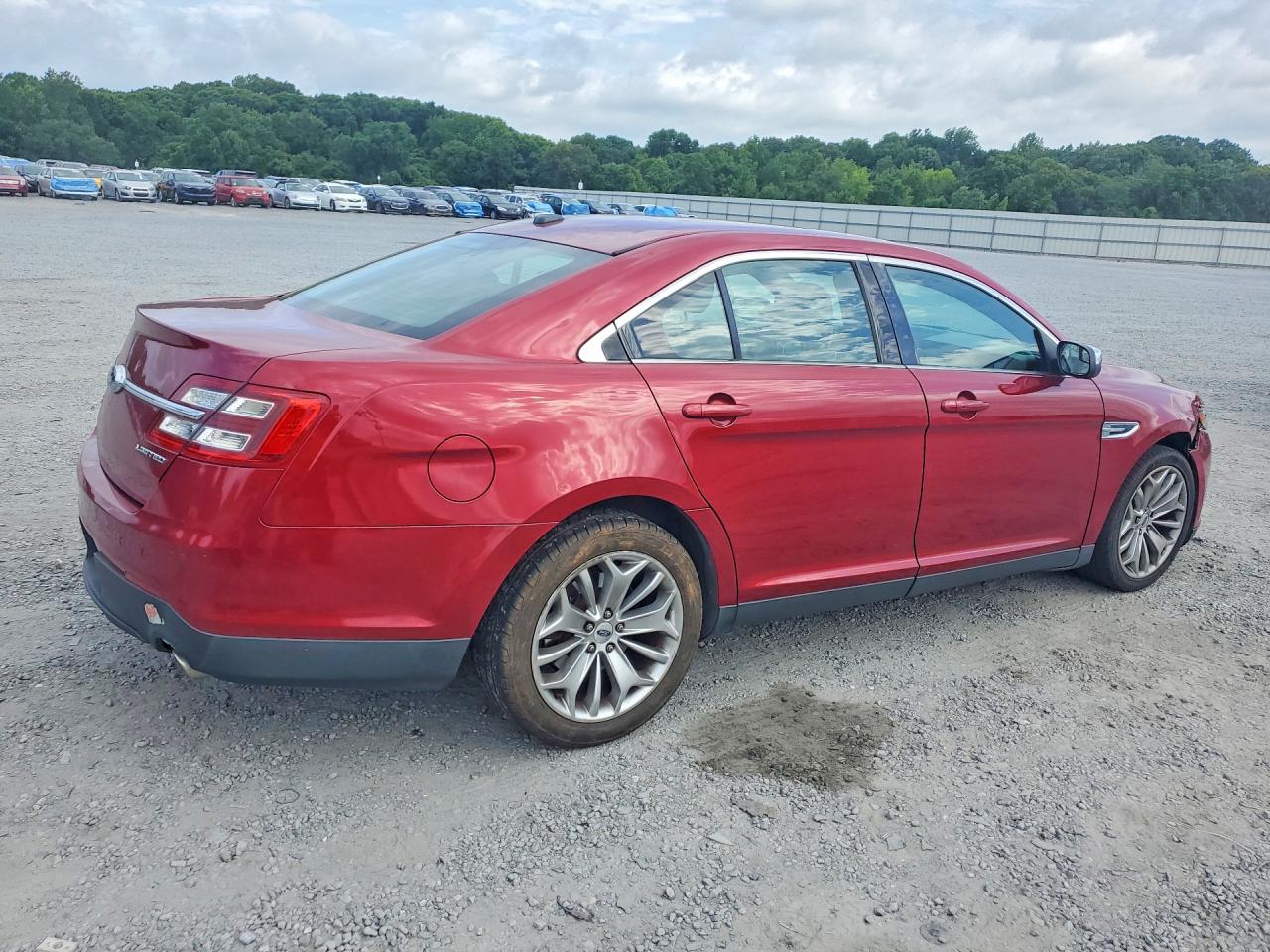 2015 Ford Taurus Limited Red vin: 1FAHP2F82FG101537
