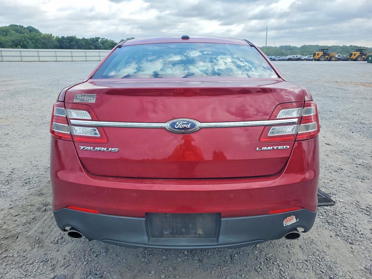 2015 Ford Taurus Limited Red vin: 1FAHP2F82FG101537