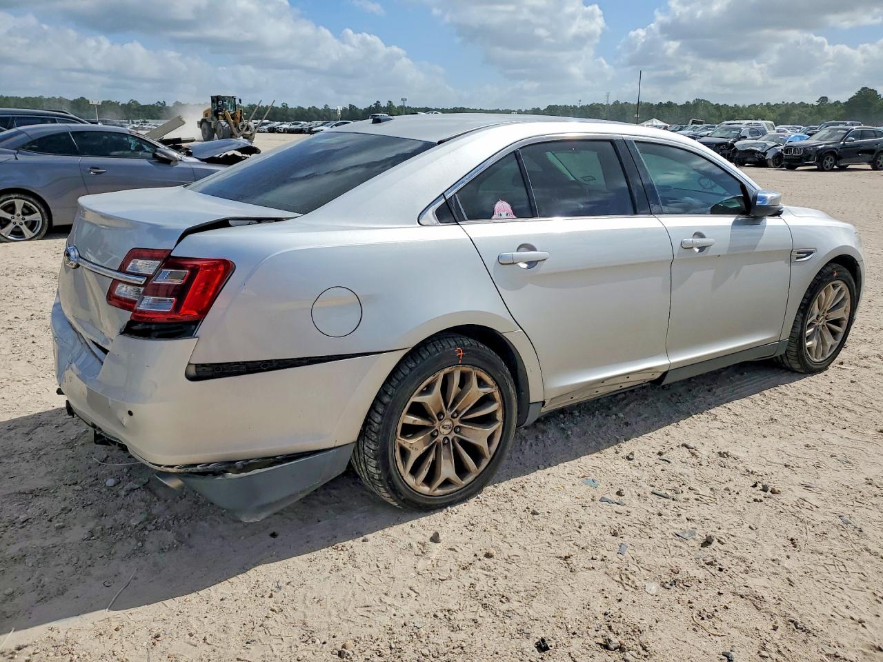 2015 Ford Taurus Limited Серебряный vin: 1FAHP2F82FG110870
