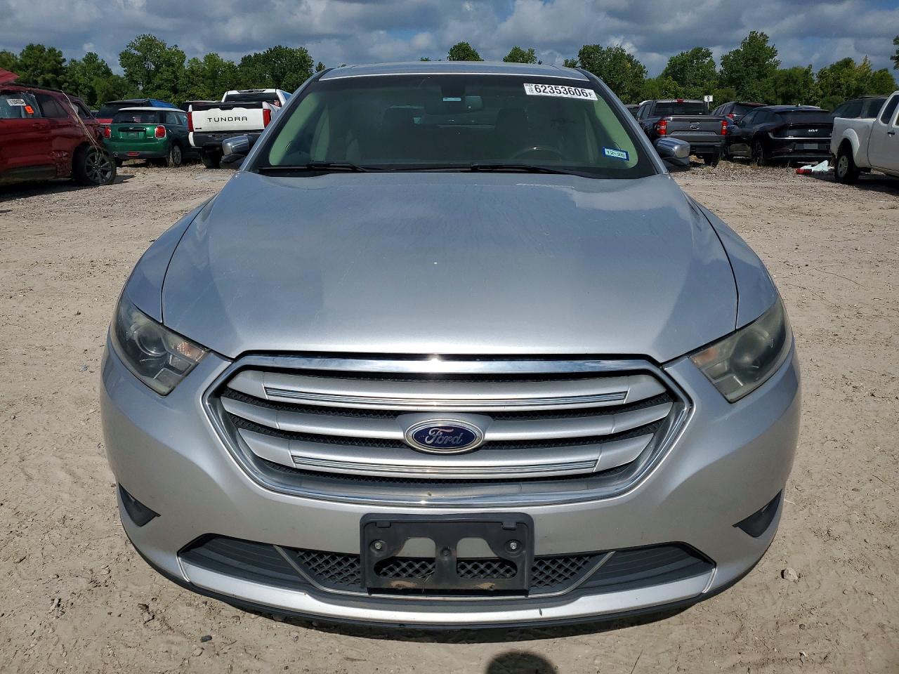 2015 Ford Taurus Limited Серебряный vin: 1FAHP2F82FG110870