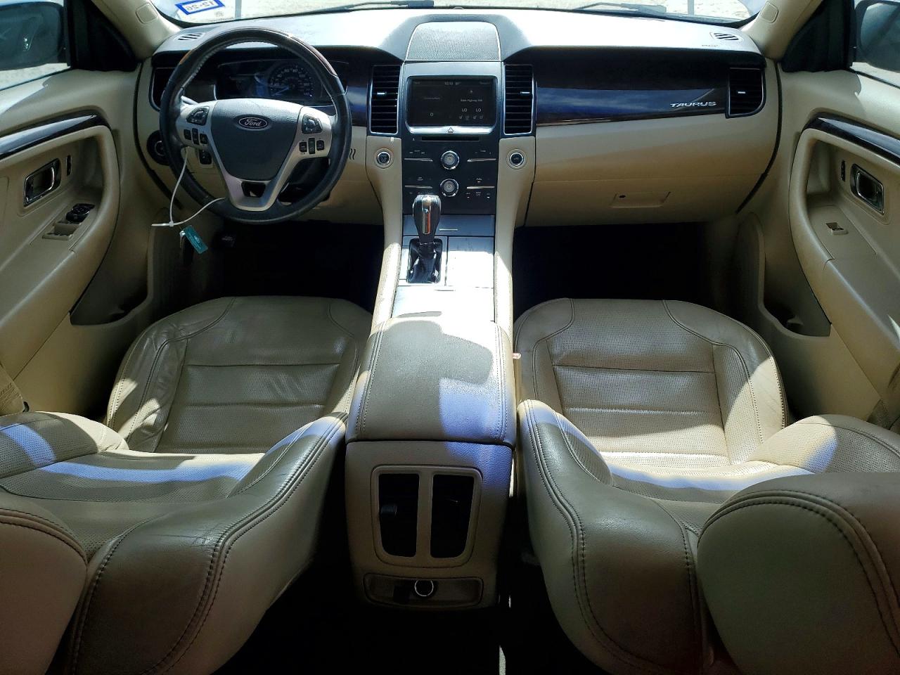 2015 Ford Taurus Limited Серебряный vin: 1FAHP2F82FG110870