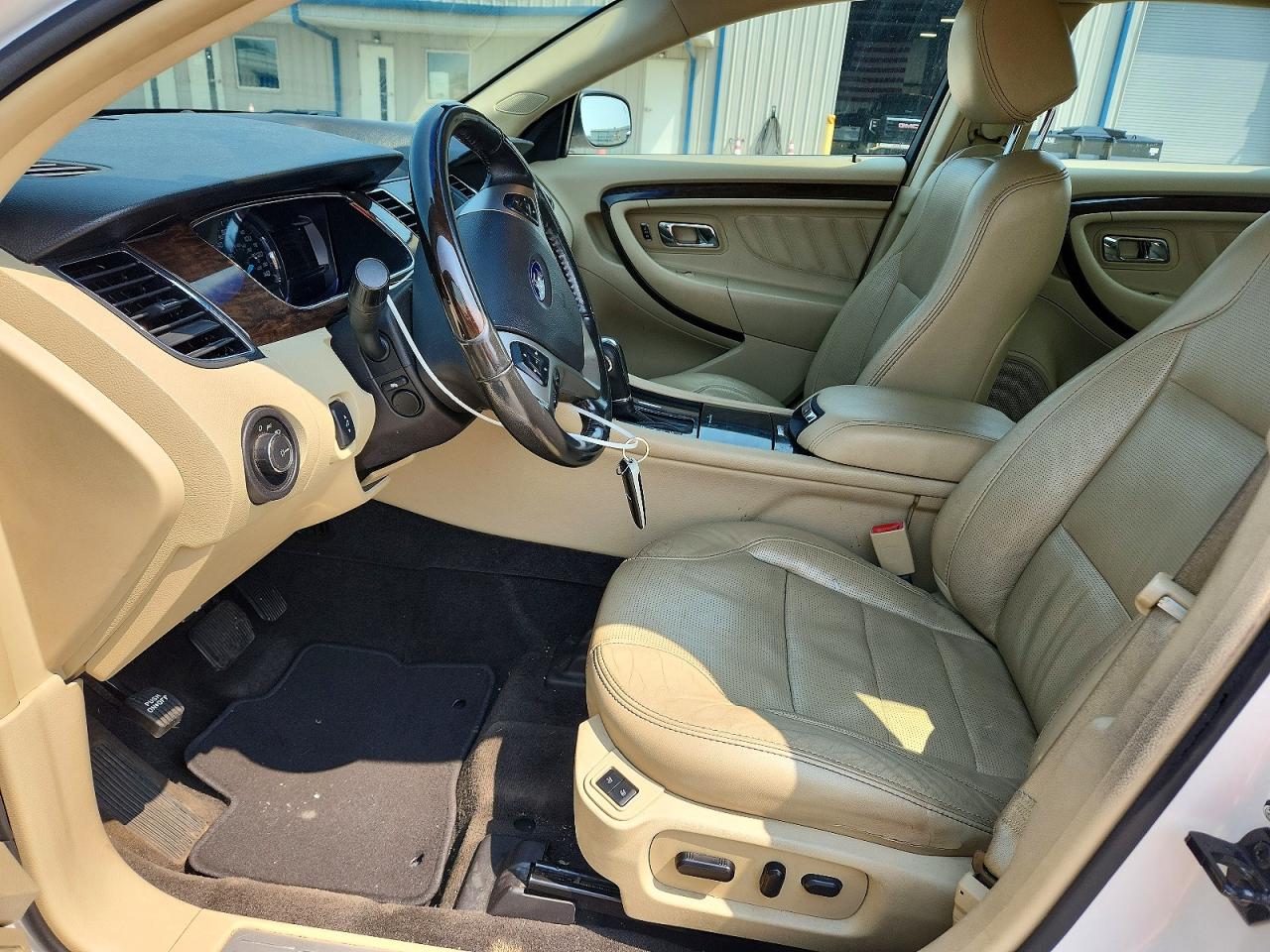 2013 Ford Taurus Limited White vin: 1FAHP2F83DG104895