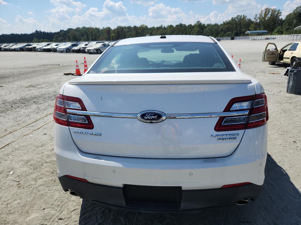 2013 Ford Taurus Limited White vin: 1FAHP2F83DG164143