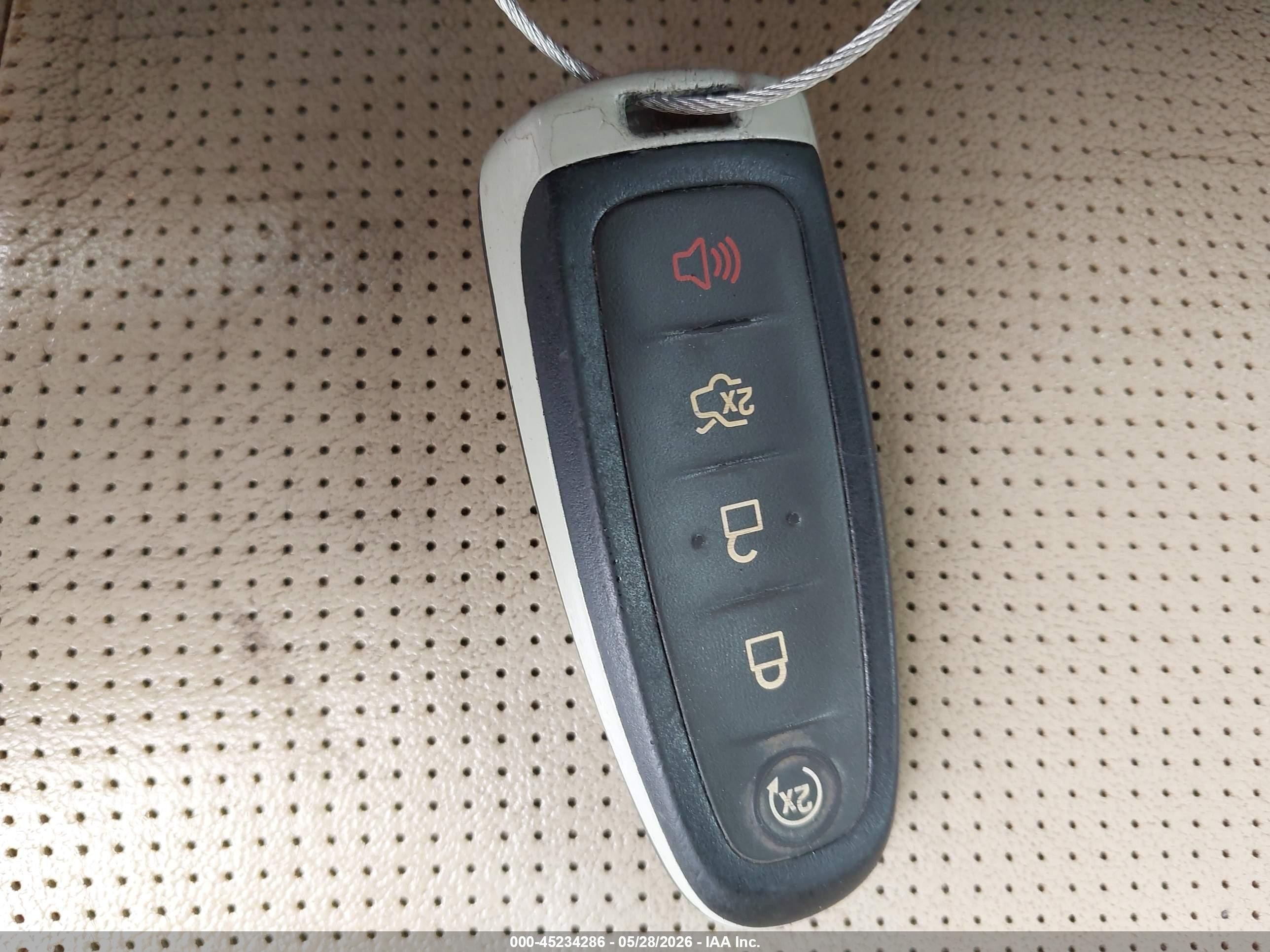 2013 Ford Taurus Limited White vin: 1FAHP2F83DG220131