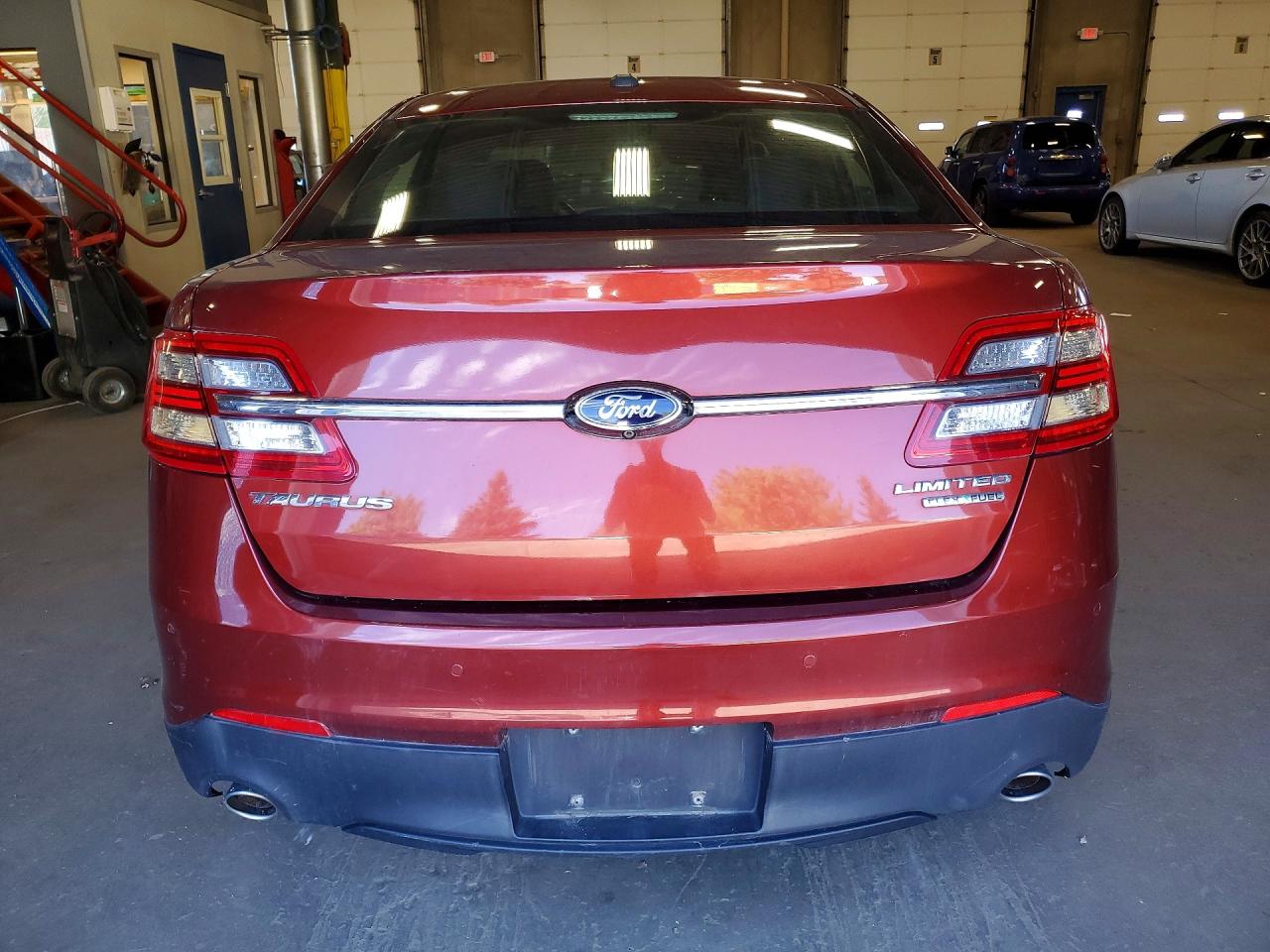 2014 Ford Taraus Red vin: 1FAHP2F83EG149613