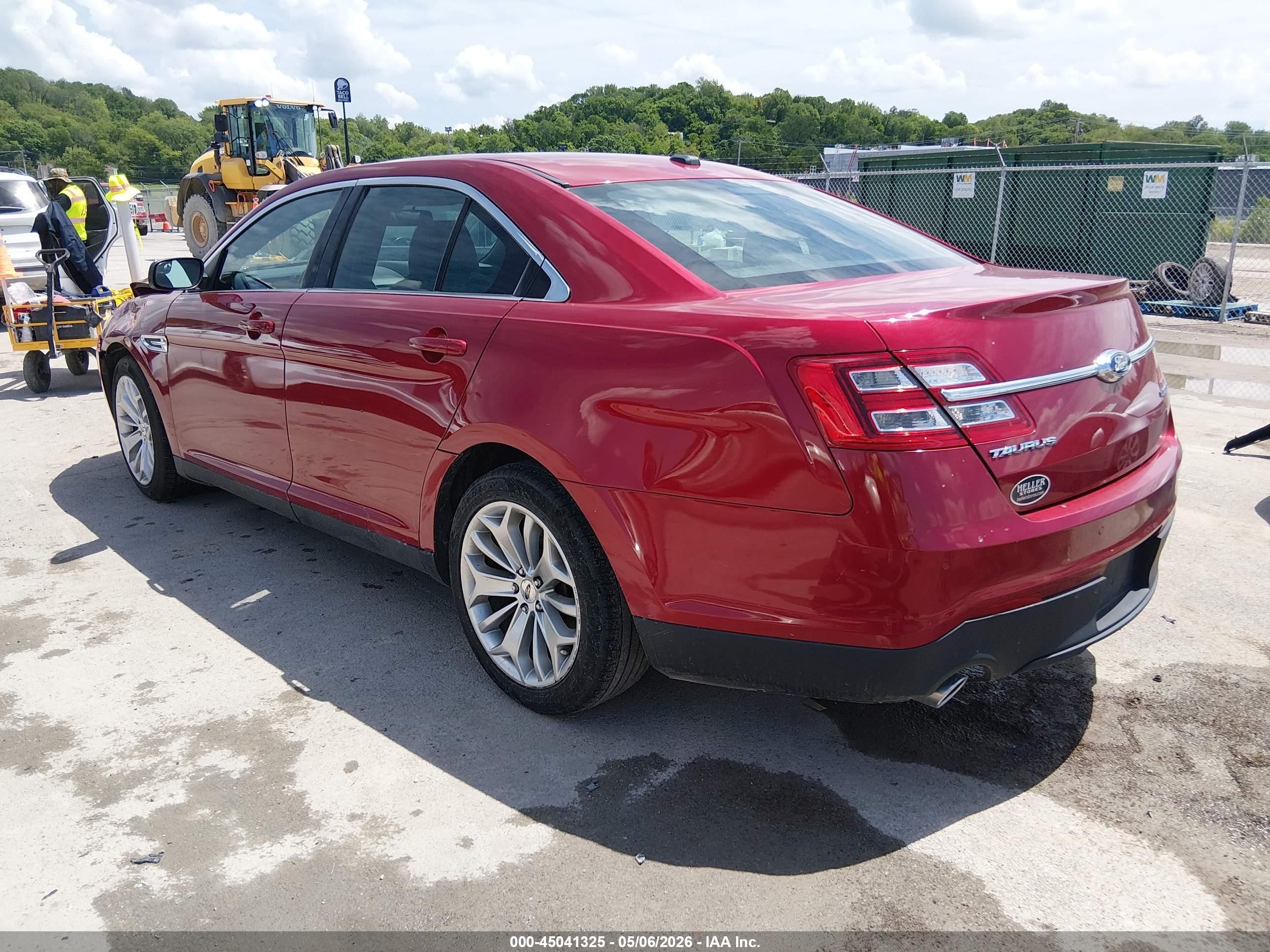 2015 Ford Taurus Limited Red vin: 1FAHP2F83FG103023