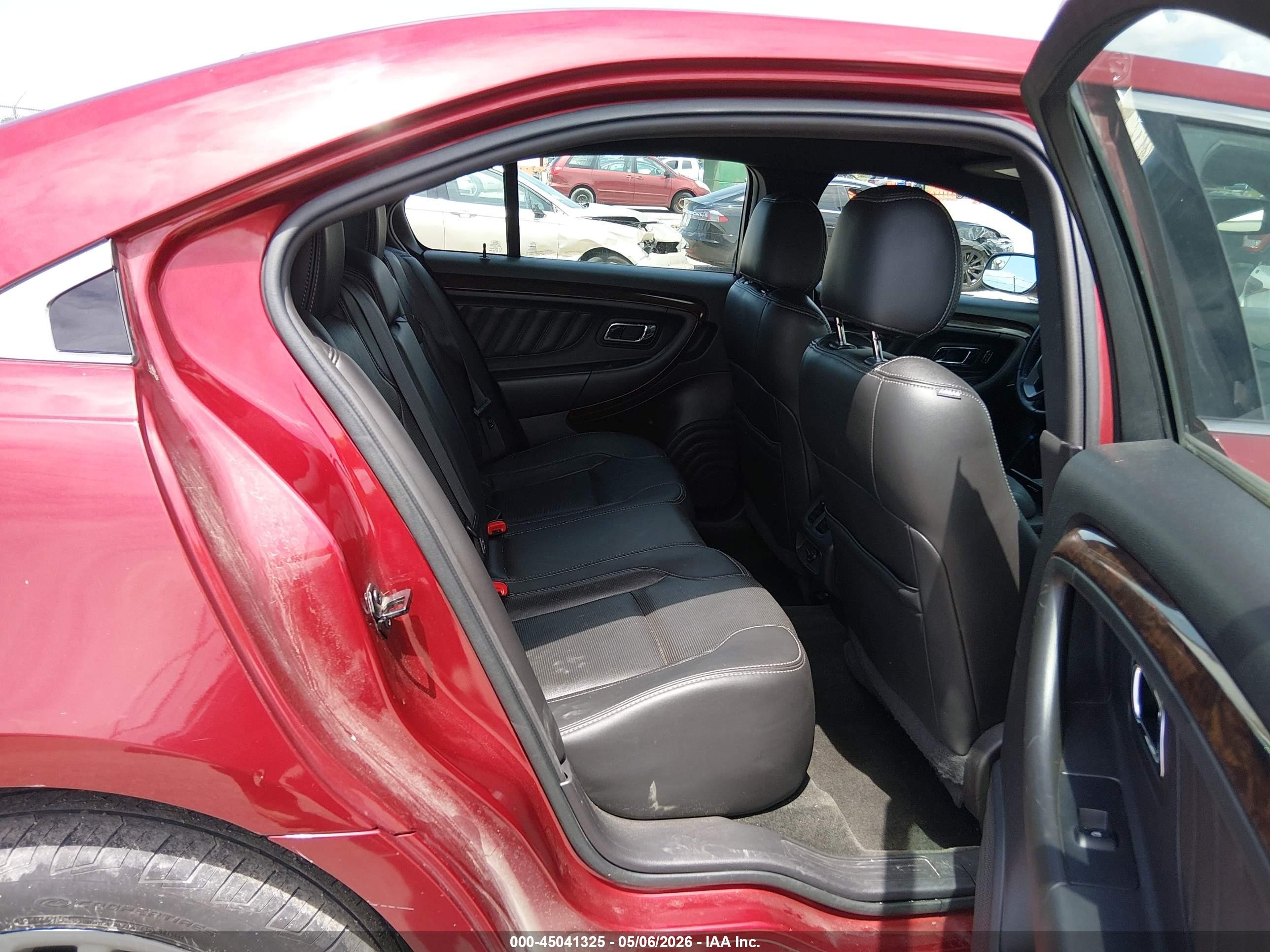 2015 Ford Taurus Limited Red vin: 1FAHP2F83FG103023