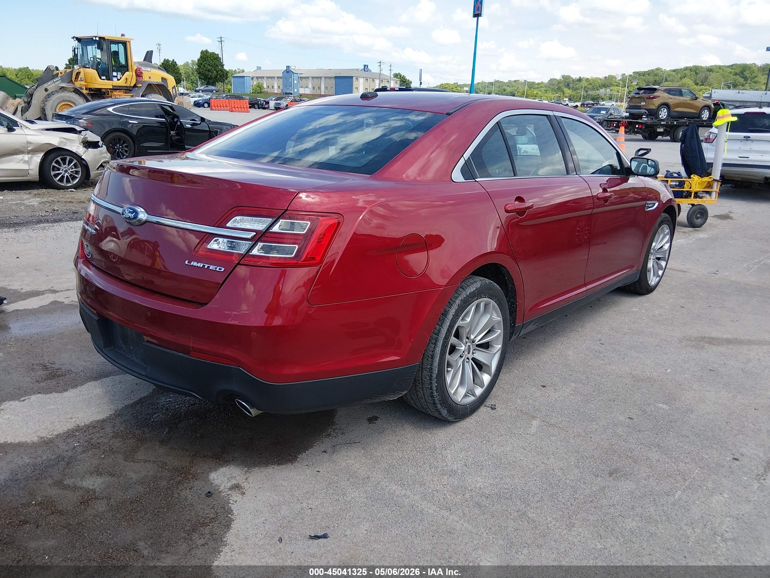 2015 Ford Taurus Limited Red vin: 1FAHP2F83FG103023