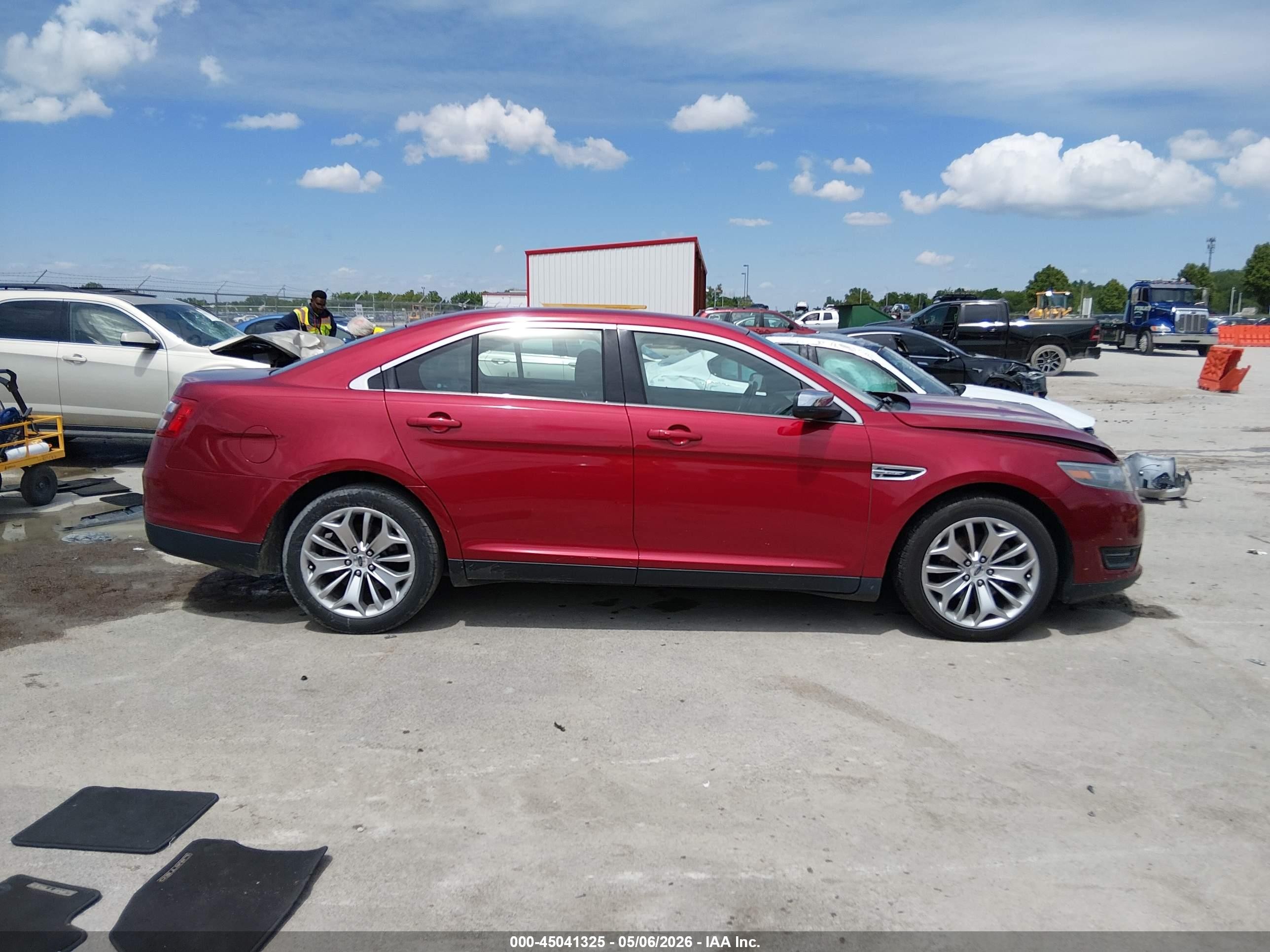 2015 Ford Taurus Limited Red vin: 1FAHP2F83FG103023