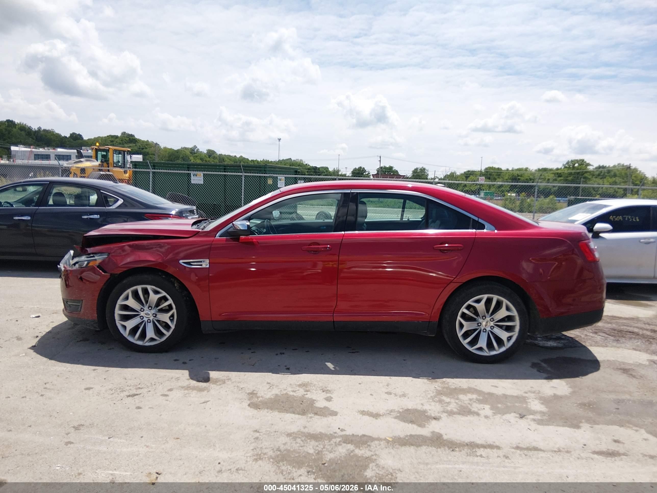 2015 Ford Taurus Limited Red vin: 1FAHP2F83FG103023