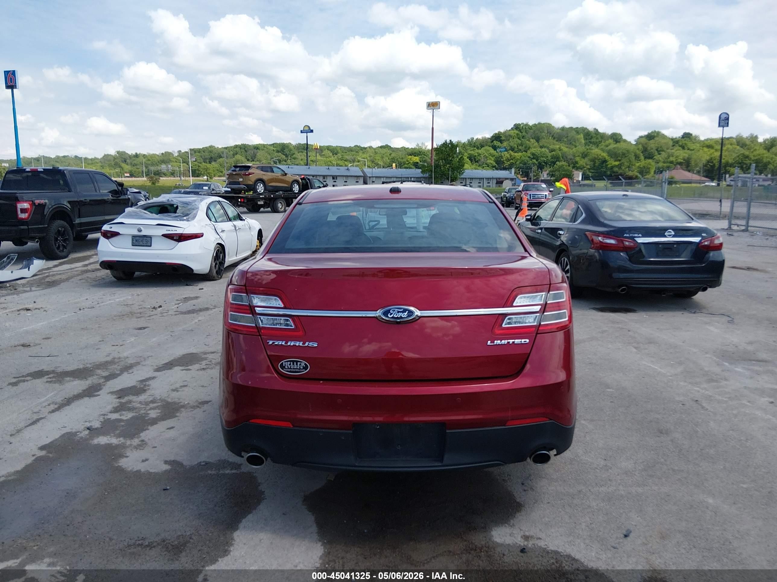2015 Ford Taurus Limited Red vin: 1FAHP2F83FG103023