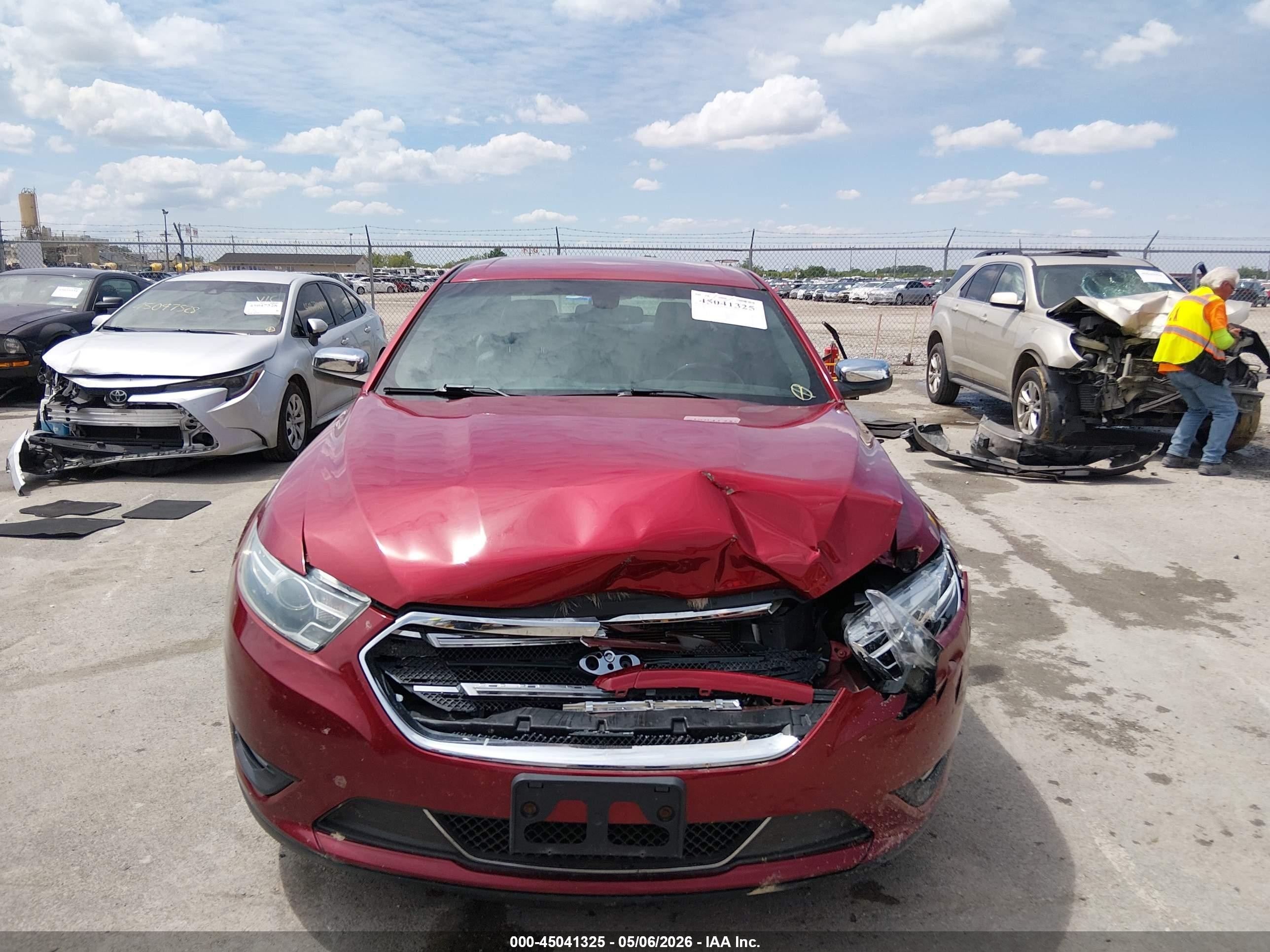 2015 Ford Taurus Limited Red vin: 1FAHP2F83FG103023