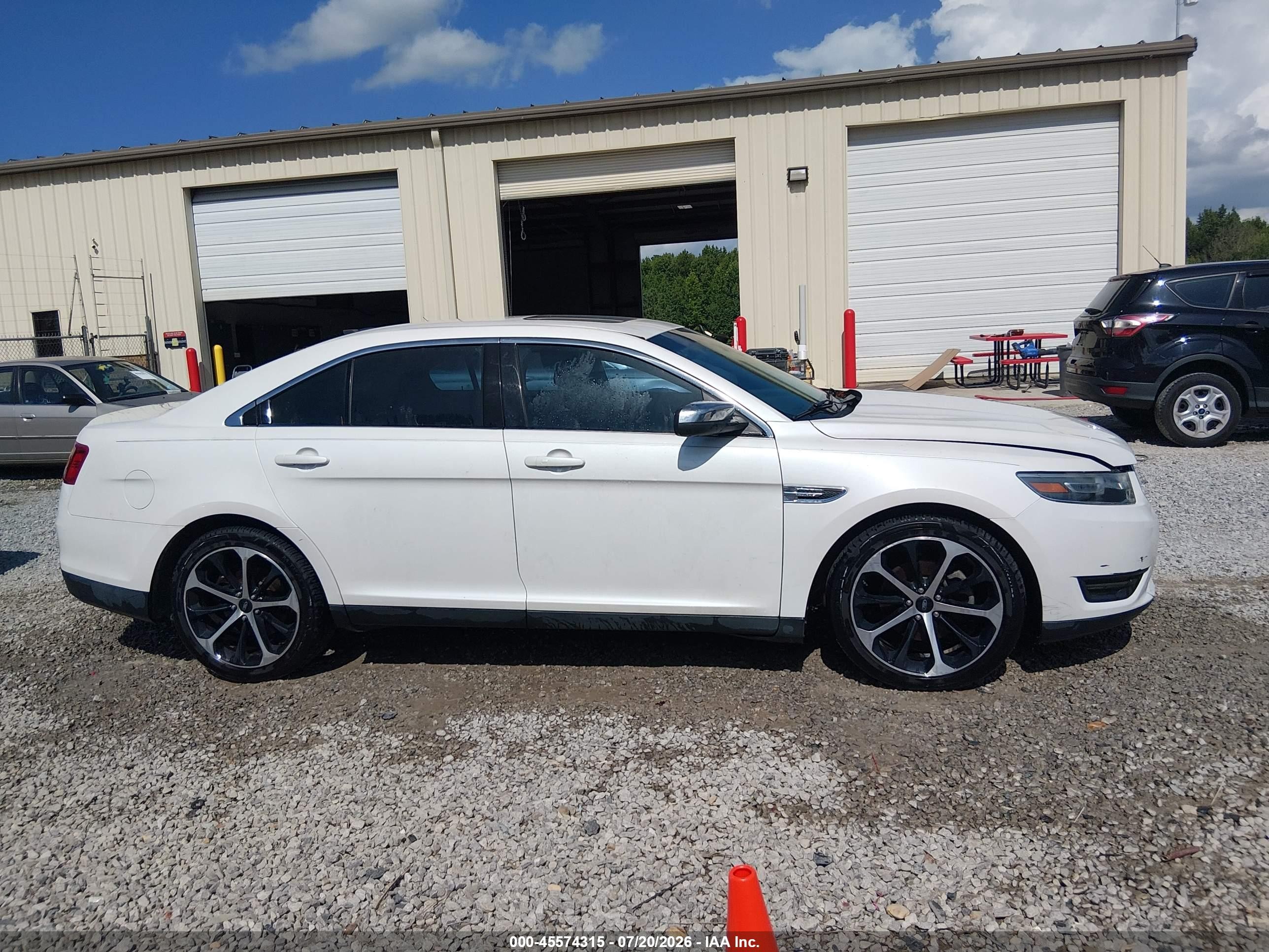2015 Ford Taurus Limited Beige vin: 1FAHP2F83FG174237