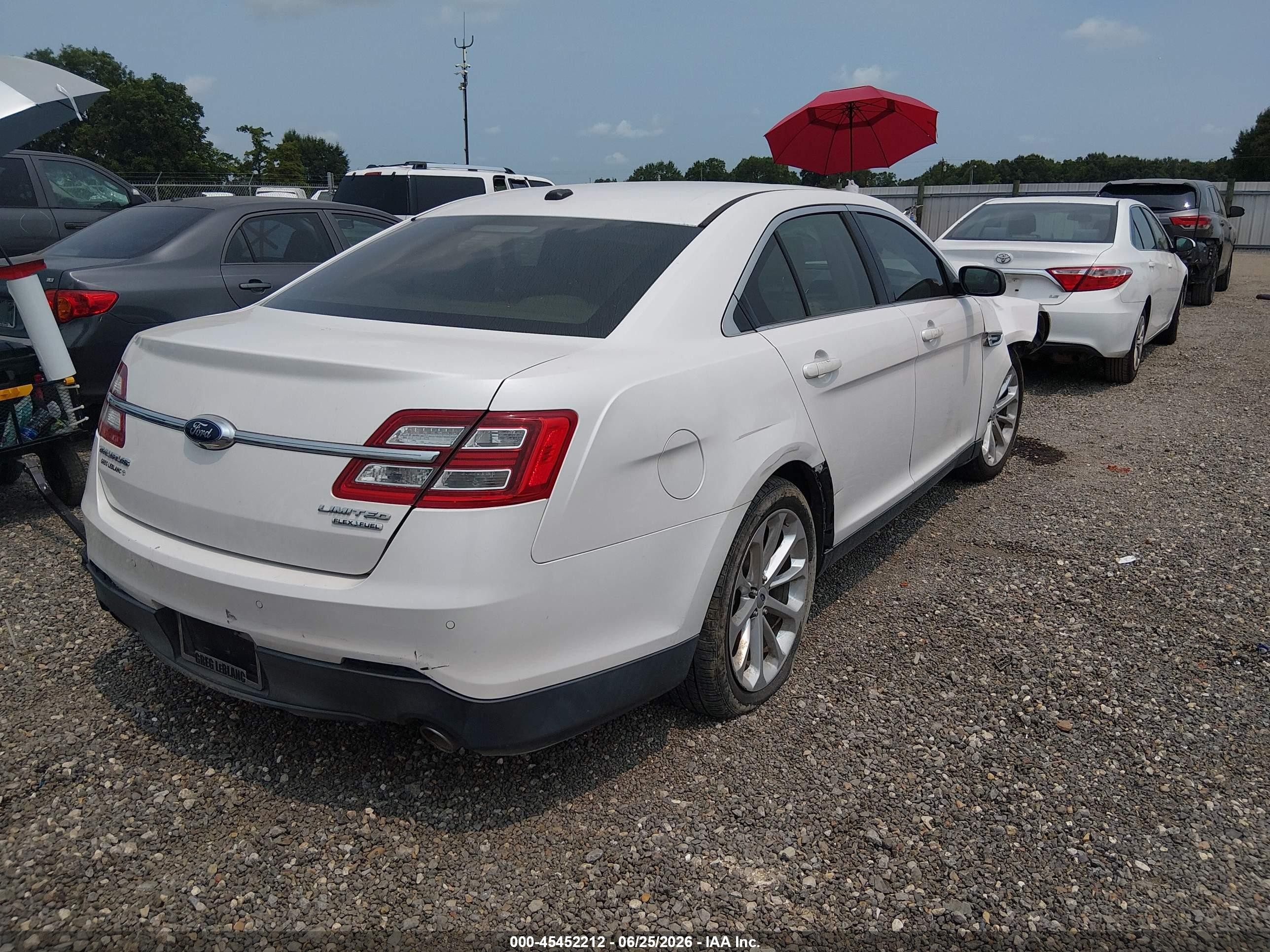 2013 Ford Taurus Limited White vin: 1FAHP2F84DG111385