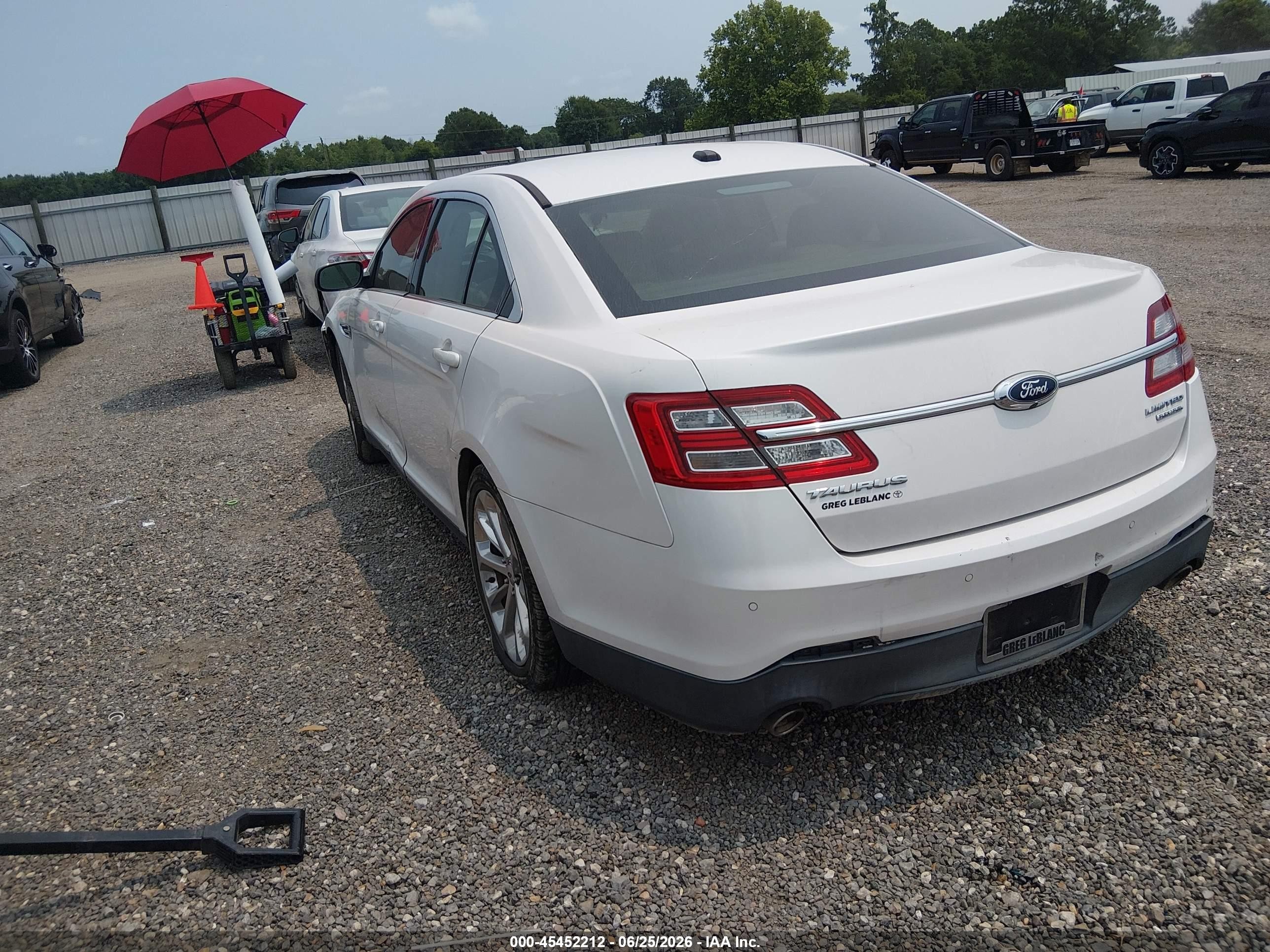 2013 Ford Taurus Limited White vin: 1FAHP2F84DG111385