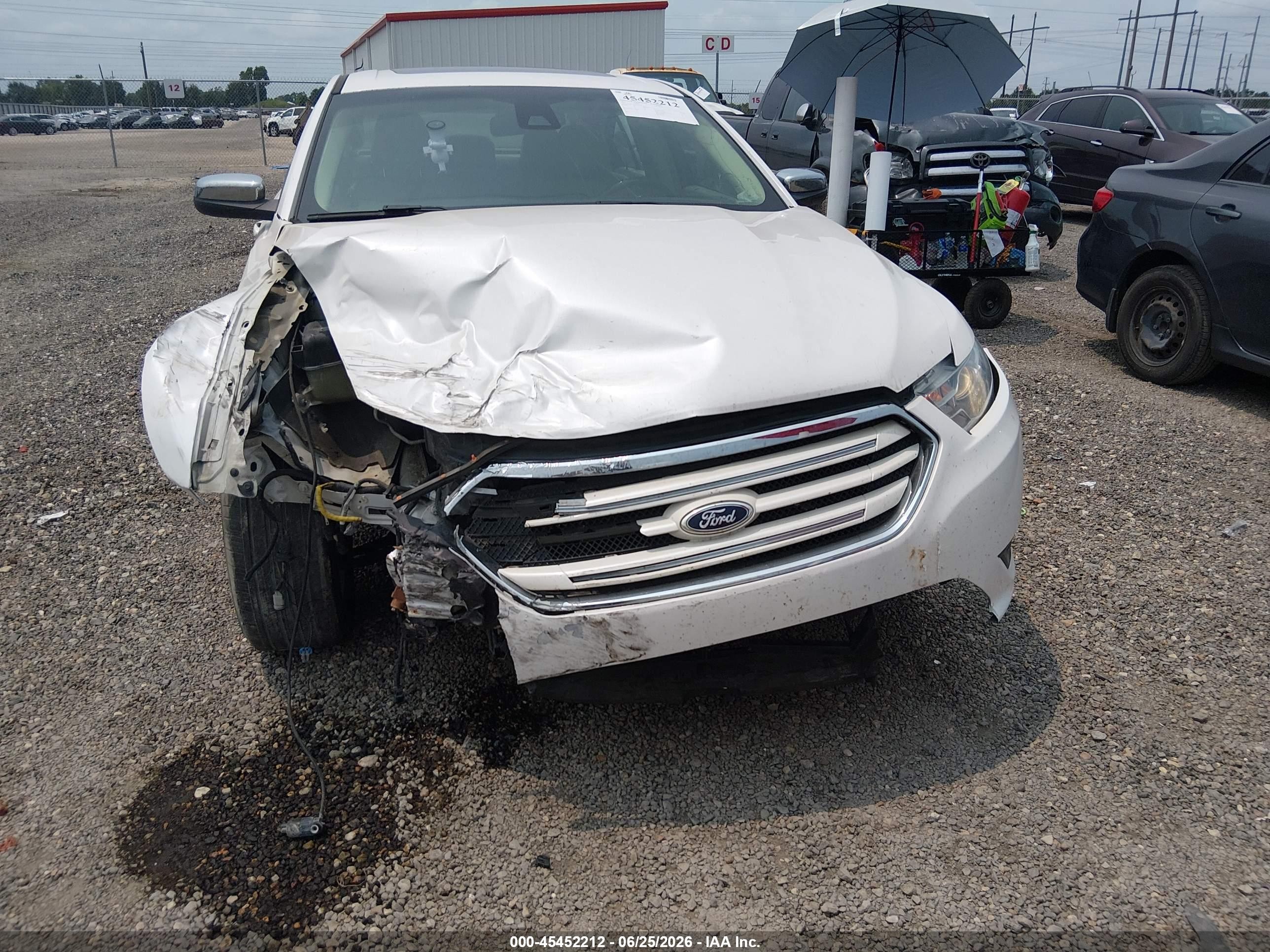 2013 Ford Taurus Limited White vin: 1FAHP2F84DG111385