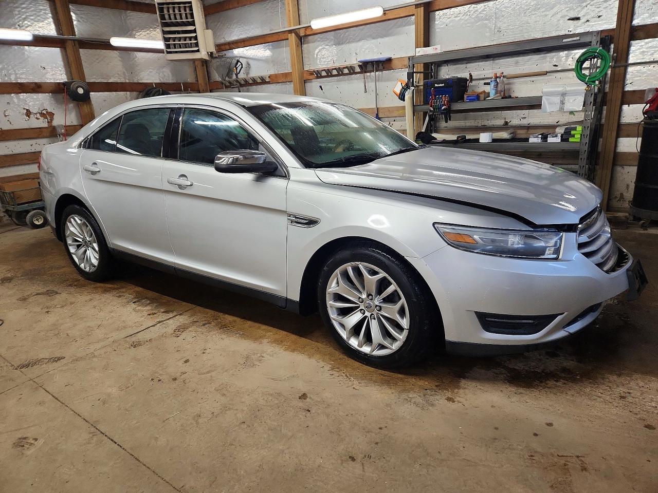 2013 Ford Taurus Limited Серебряный vin: 1FAHP2F84DG185146