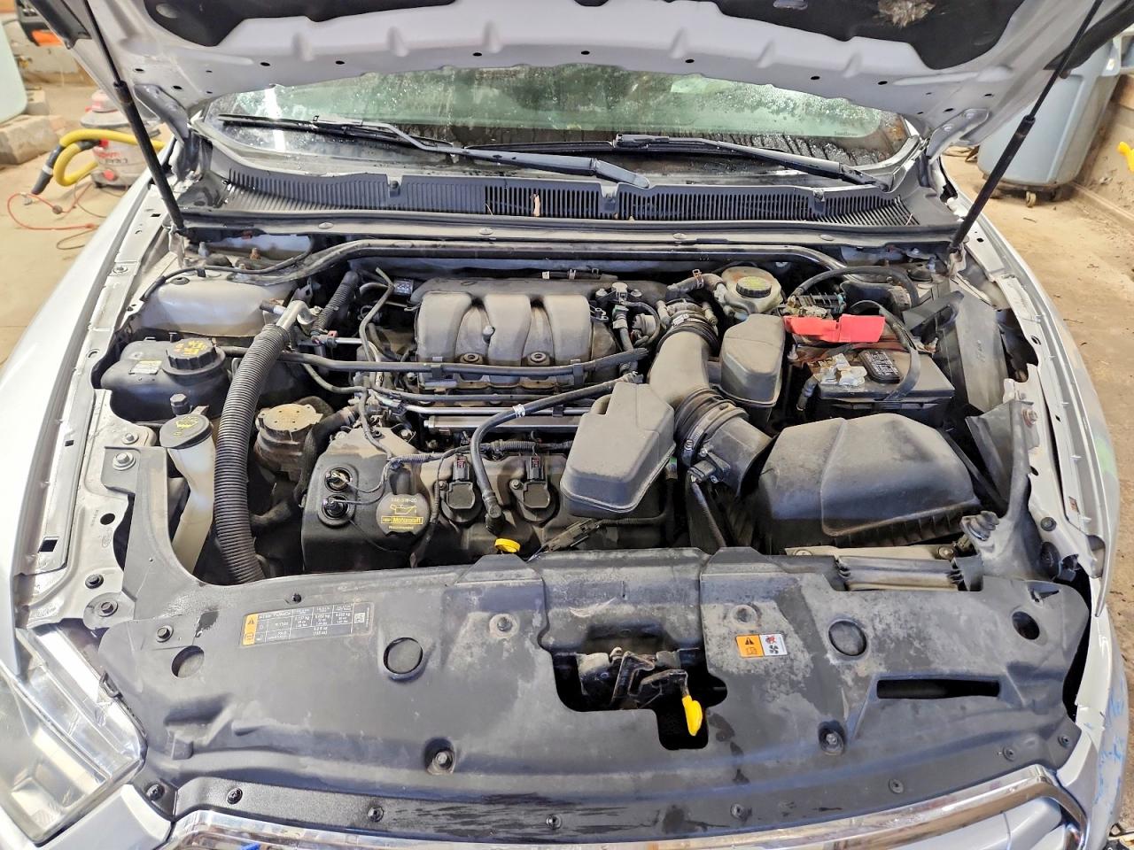 2013 Ford Taurus Limited Серебряный vin: 1FAHP2F84DG185146