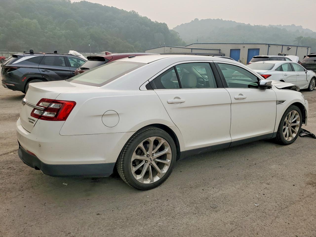 2015 Ford Taurus Limited White vin: 1FAHP2F84FG174568