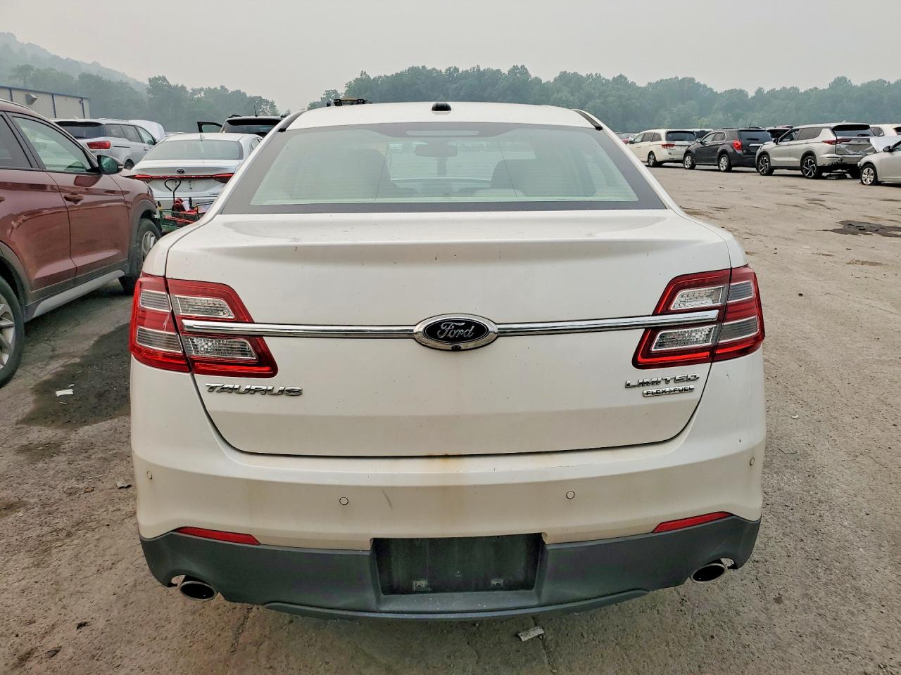 2015 Ford Taurus Limited White vin: 1FAHP2F84FG174568