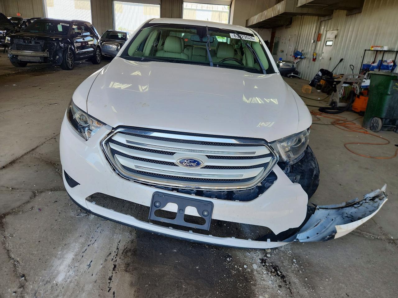 2015 Ford Taurus Limited White vin: 1FAHP2F85FG139151