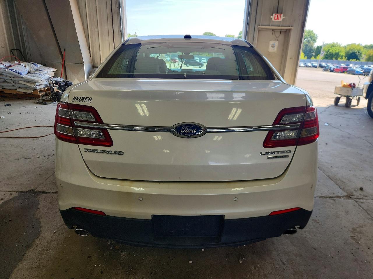 2015 Ford Taurus Limited White vin: 1FAHP2F85FG139151