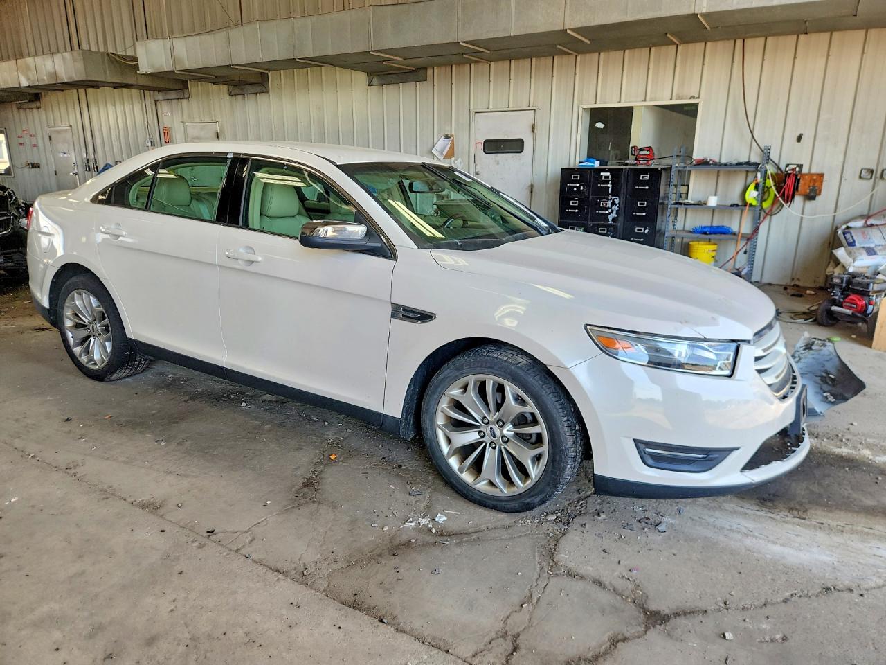 2015 Ford Taurus Limited White vin: 1FAHP2F85FG139151